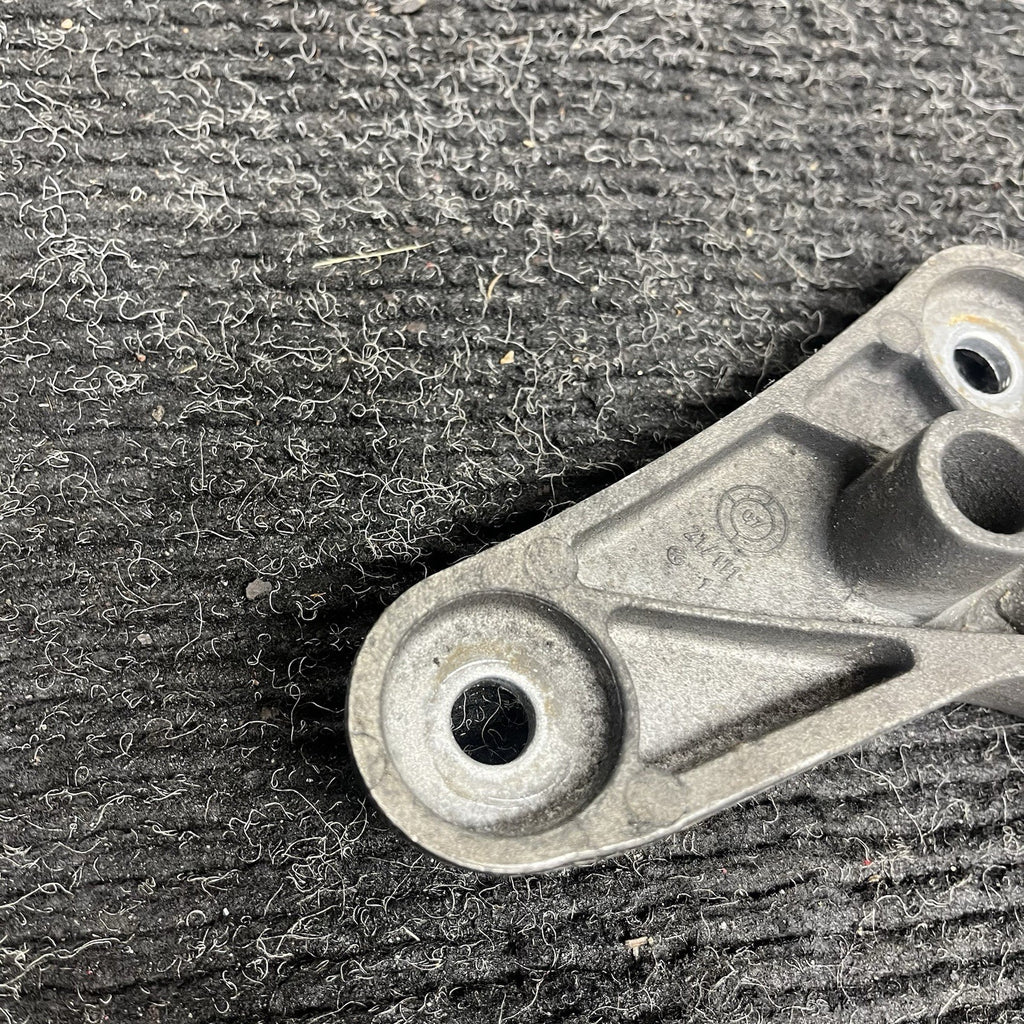 ☑️ 06-13 BMW E92 335i Automatic Transmission Mount Bracket Support OEM
