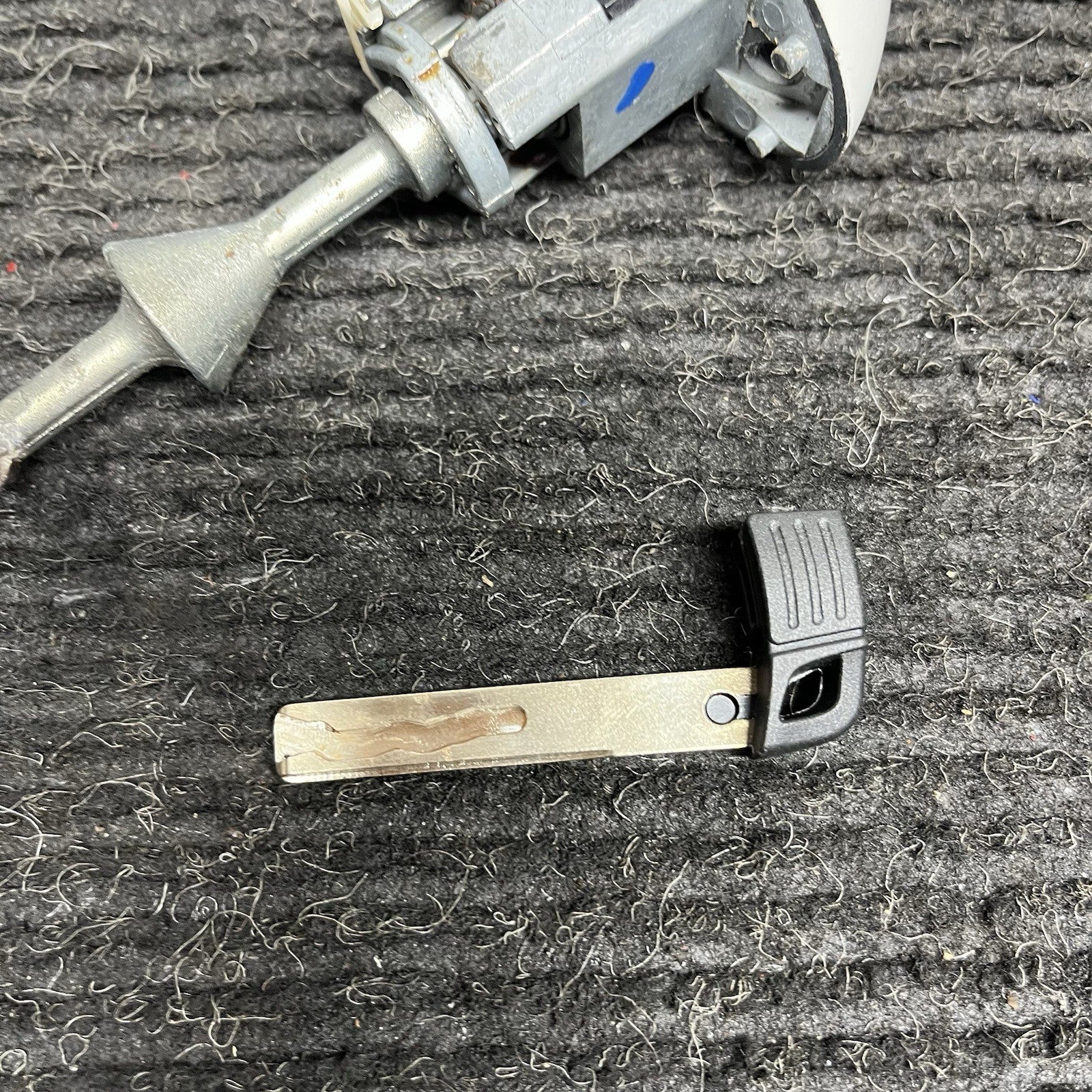 ☑️ 2008-2013 BMW E82 E88 135 Exterior Driver Door Handle Key Lock Set White OEM