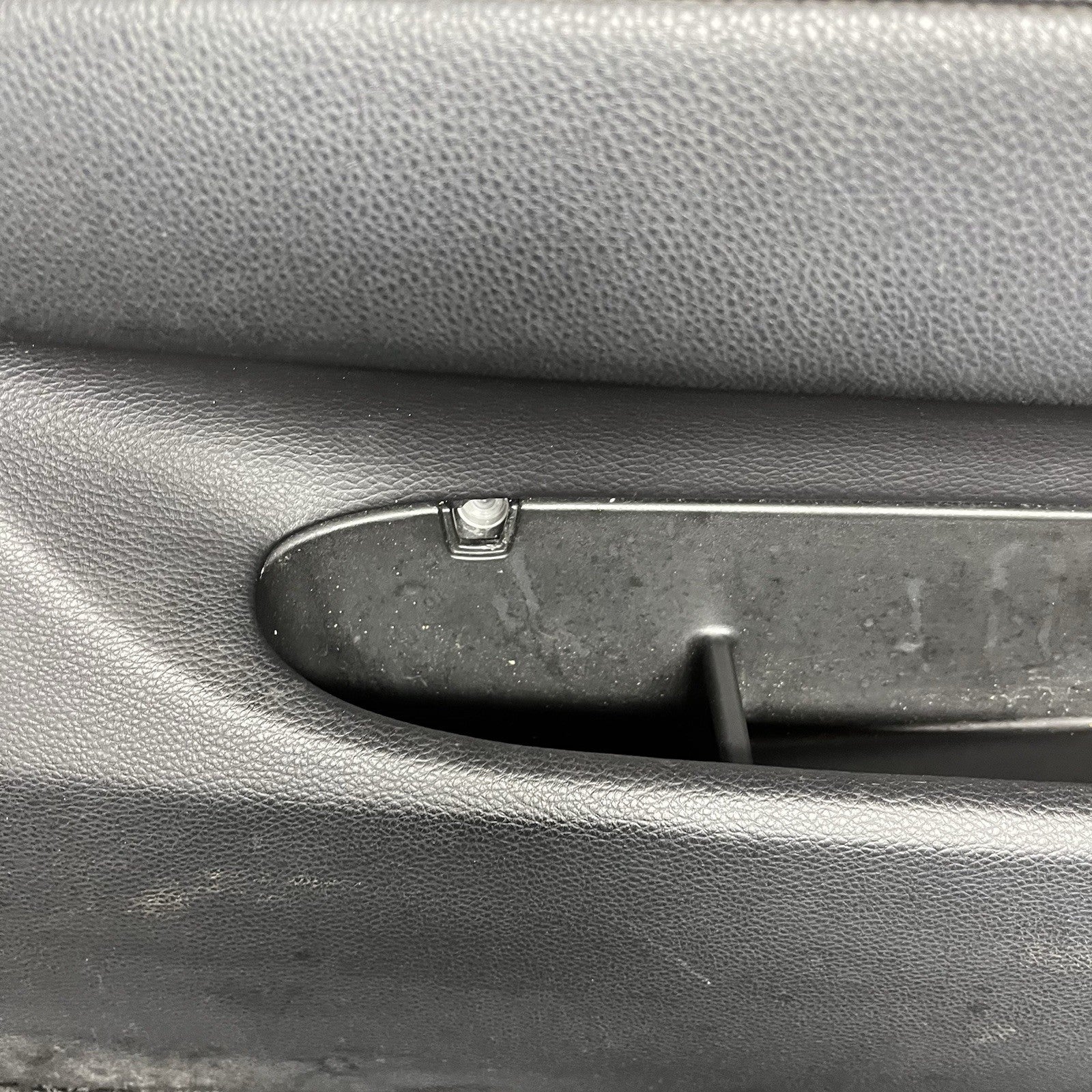 ☑️ 08-13 BMW E88 E82 135i 128i Front Driver Door Card Panel Vinyl Oyster