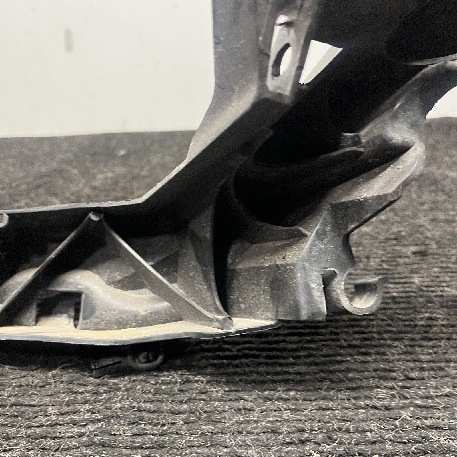 ☑️ 07-10 OEM BMW E92 E93 328 335 Right Passenger Headlight Bracket Carrier Mount