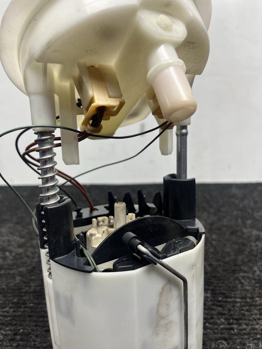 ☑️ 06-13 BMW E90 E84 E82 E88 E92 128i 135i 335i X1 Right Fuel Pump Assembly OEM