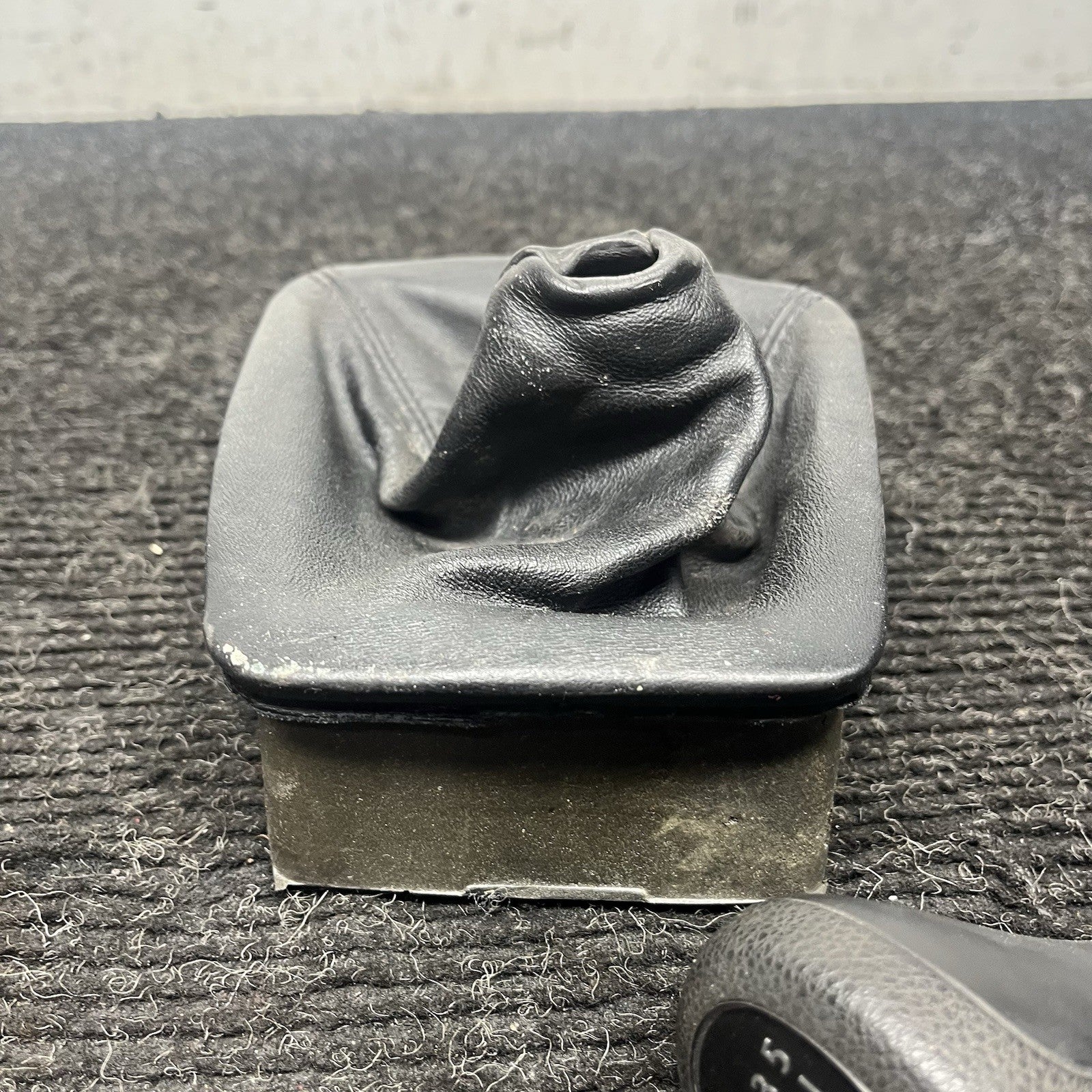 ☑️ 92-99 BMW E36 3 Series 328i Center Console ZF Shifter Knob Leather Boot Foam