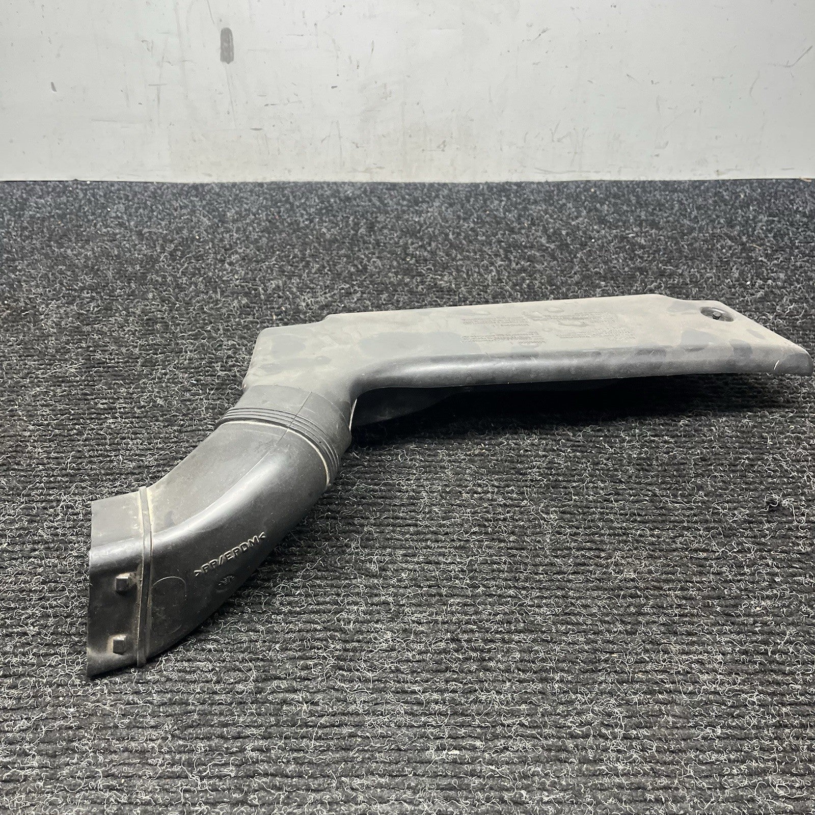 ☑️ 01-06 BMW E46 325i 325ci 330i 330ci 330xi Upper Radiator Air Duct OEM *NOTE*