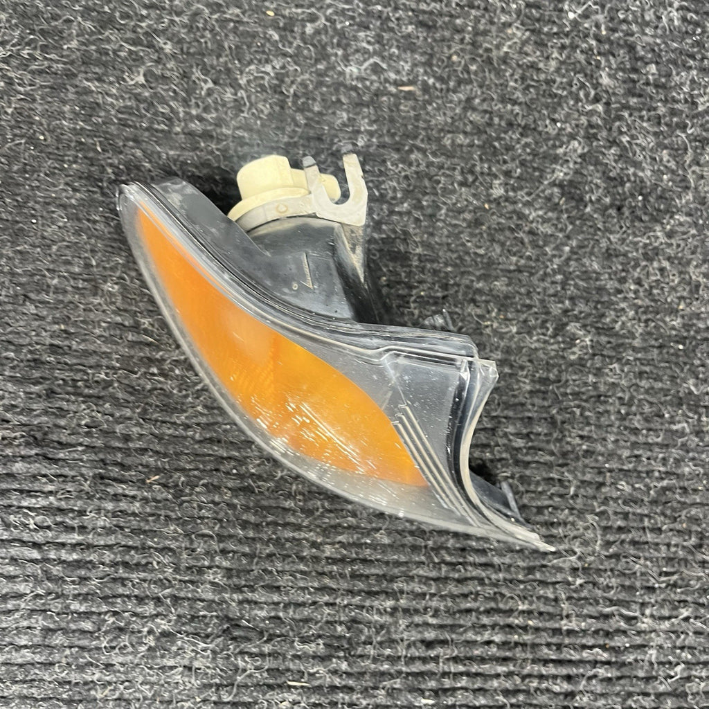 ☑️ 2002-05 BMW E46 330i 325i Sedan Passenger Indicator Turn Signal Lamp