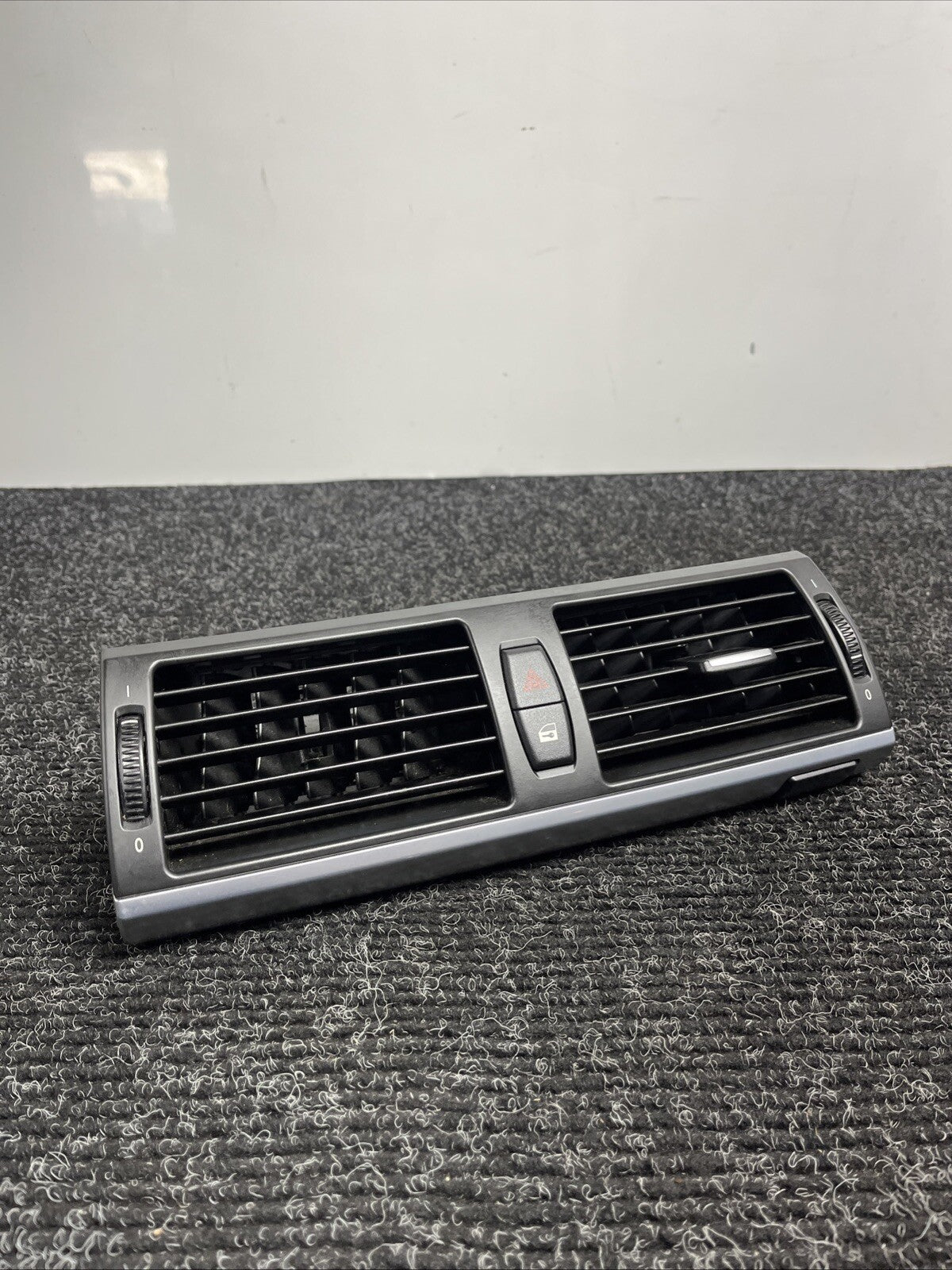 ☑️ 2010-2013 BMW X5 E70 CENTER DASH HVAC AC AIR VENT GRILLE W/ HAZARD SWITCH OEM