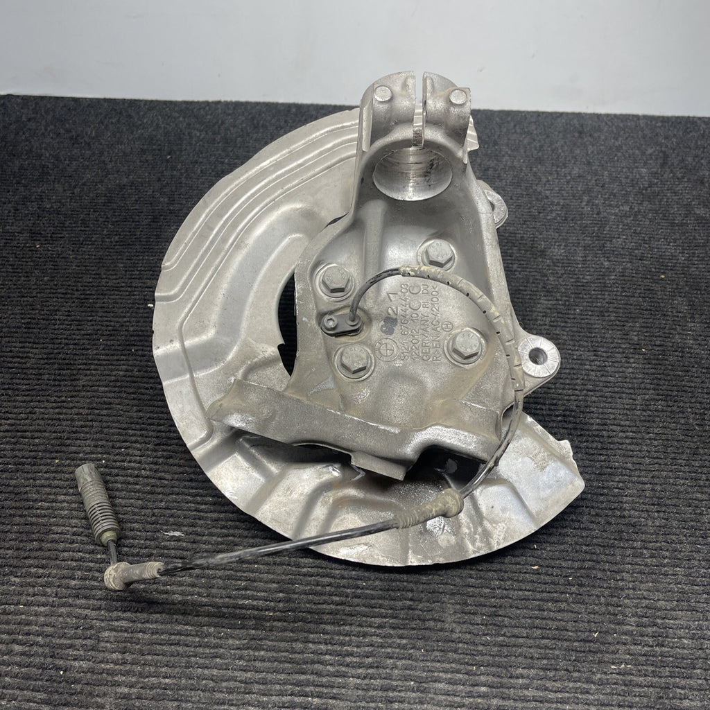 2007 - 2013 BMW 335i 328i E92 E90 Coupe Sedan Front Right Knuckle Hub OEM RWD