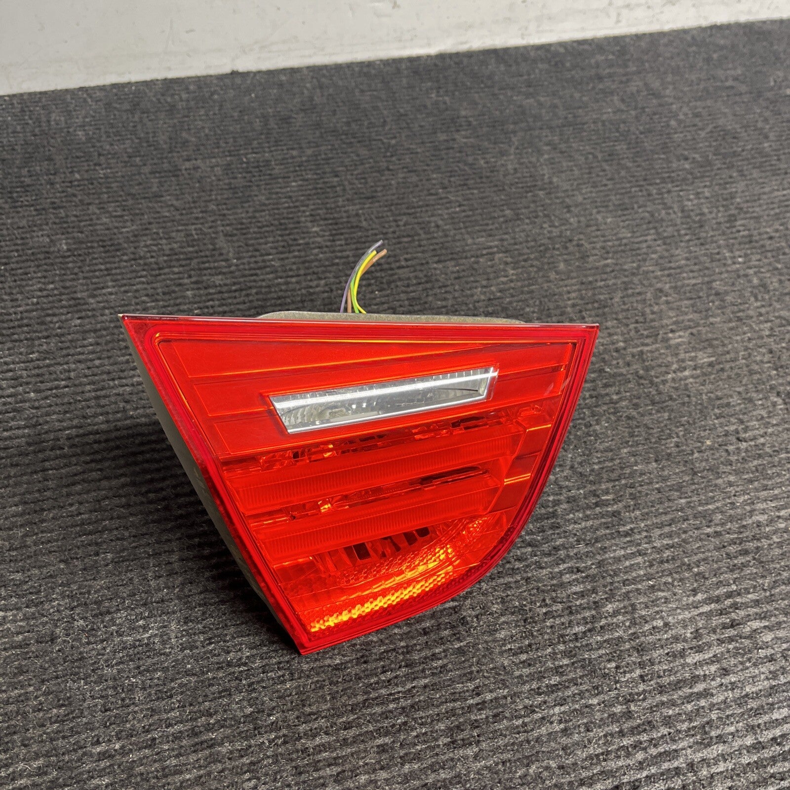☑️ 09-11 OEM BMW E90 LCI Sedan Rear Left Driver Side Inner Tail Light Trunk Lid