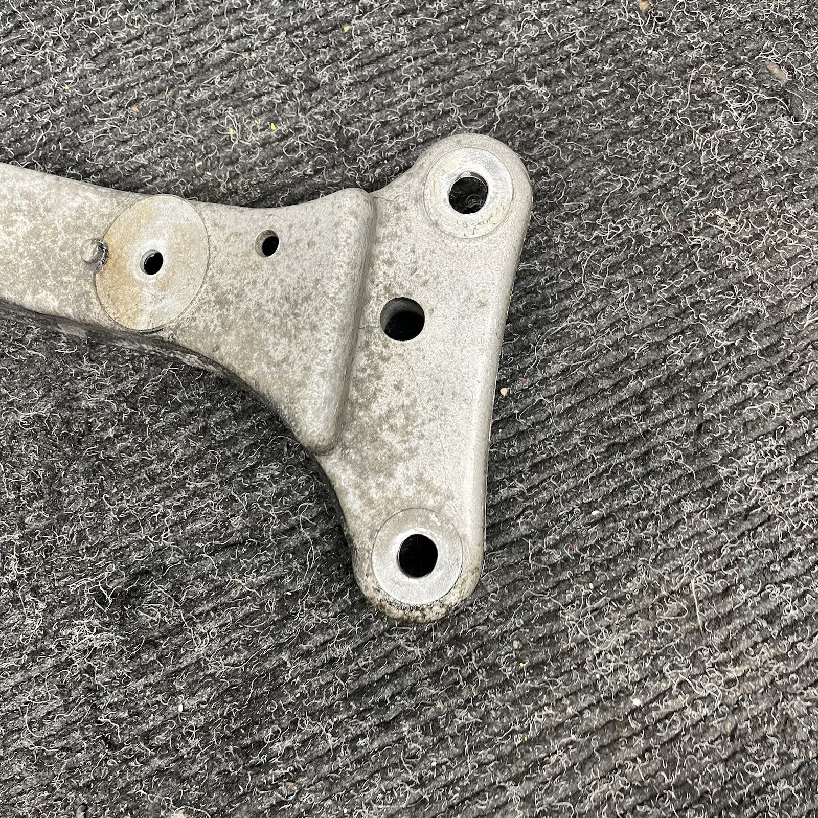 ☑️ BMW E88 E82 E90 E92 135i 335i M/T Transmission Gearbox Support Bracket OEM