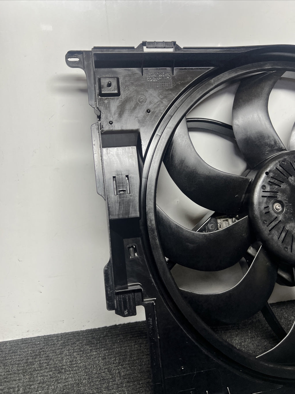 ☑️ 2013-2016 BMW 328i F30 Radiator Electric Fan Motor Blade Shroud