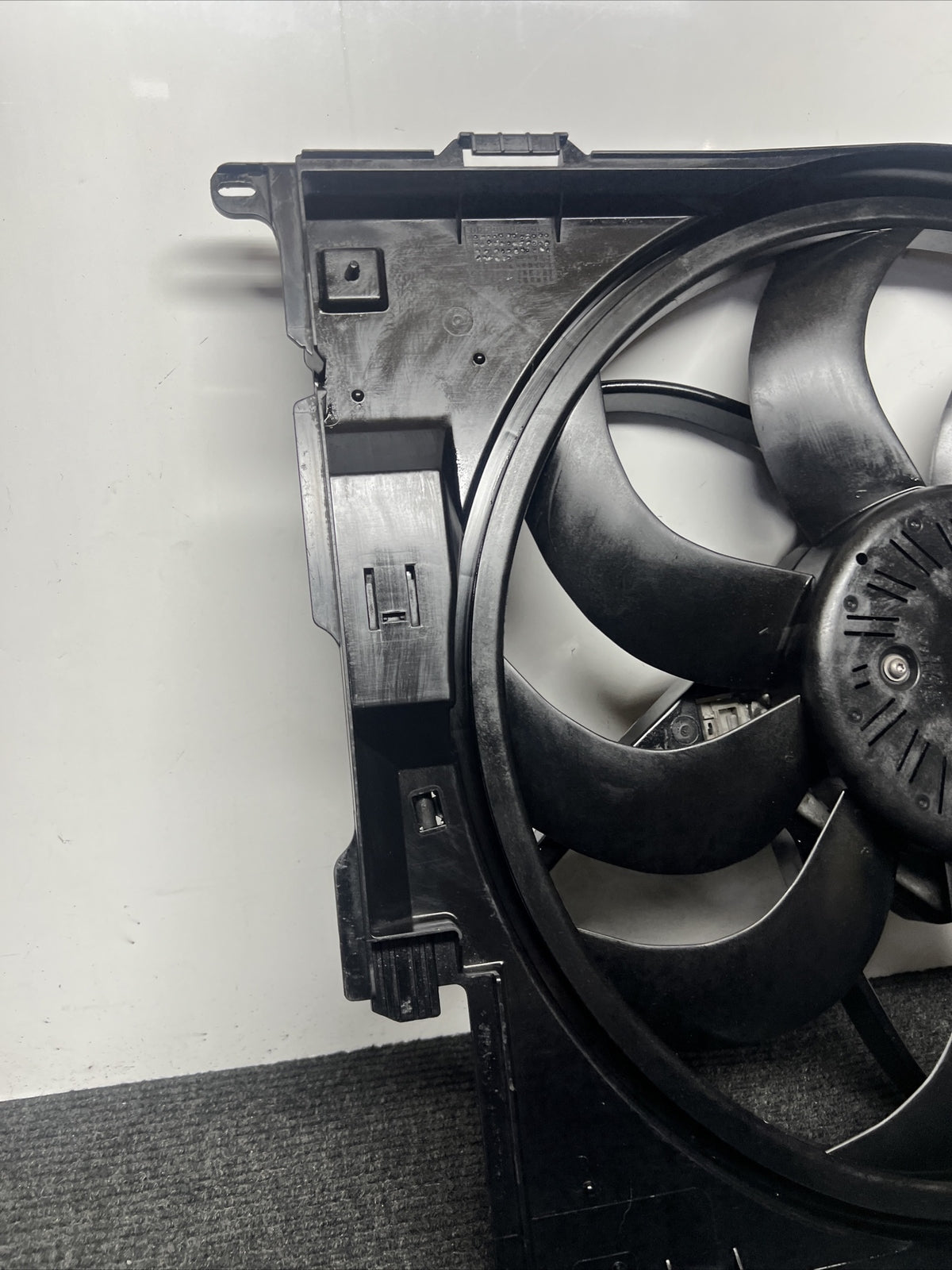 ☑️ 2013-2016 BMW 328i F30 Radiator Electric Fan Motor Blade Shroud