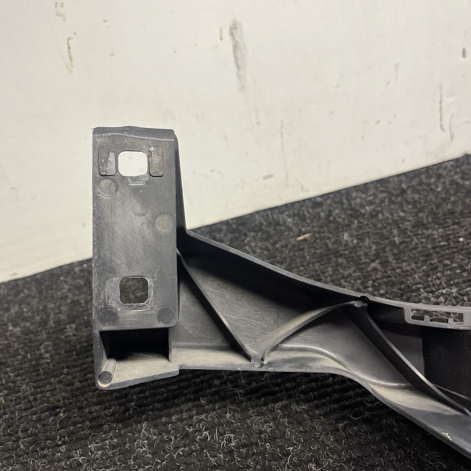 ☑️ 07-10 OEM BMW E92 E93 328 335 Right Passenger Headlight Bracket Carrier Mount