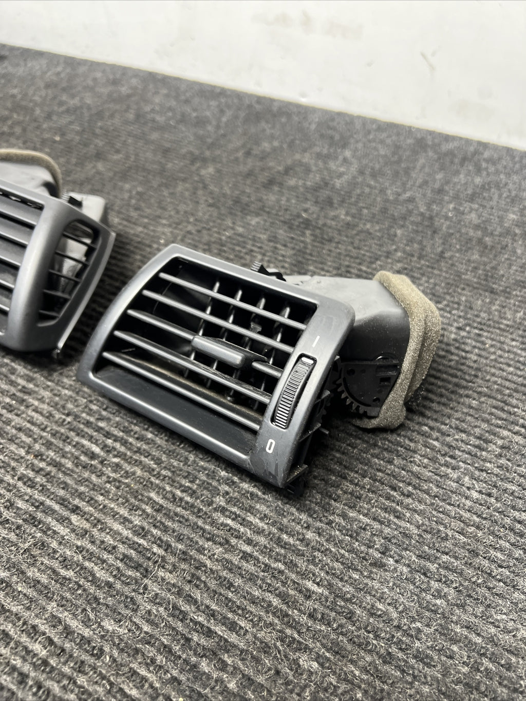 98-05 BMW E46 M3 3 SERIES FRONT L/R DASH END VENTS AC VENT AIR VENT OEM