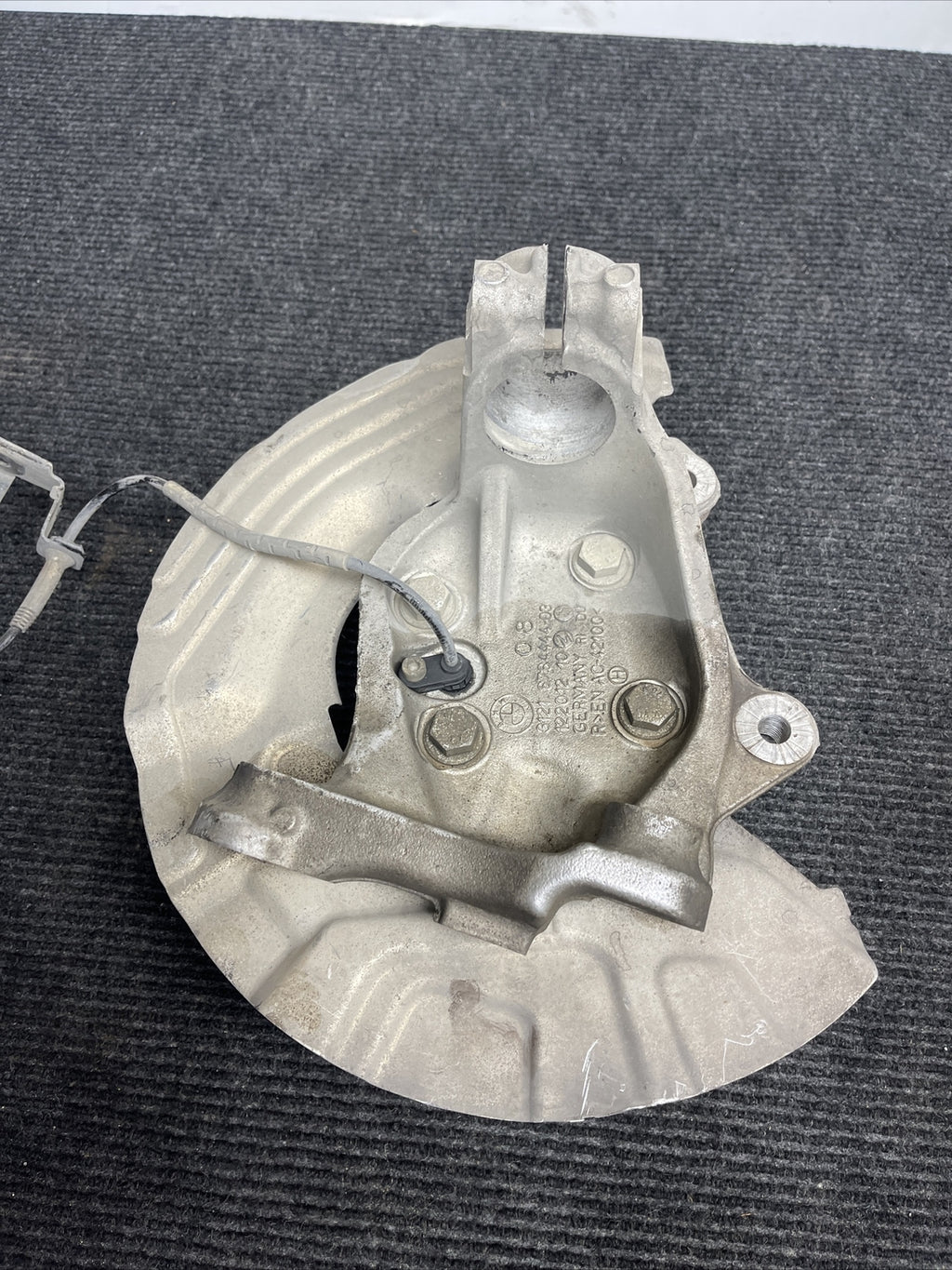 BMW E92 E82 135i 335i FRONT RIGHT SIDE SPINDLE KNUCKLE HUB BEARING ASSEMBLY OEM