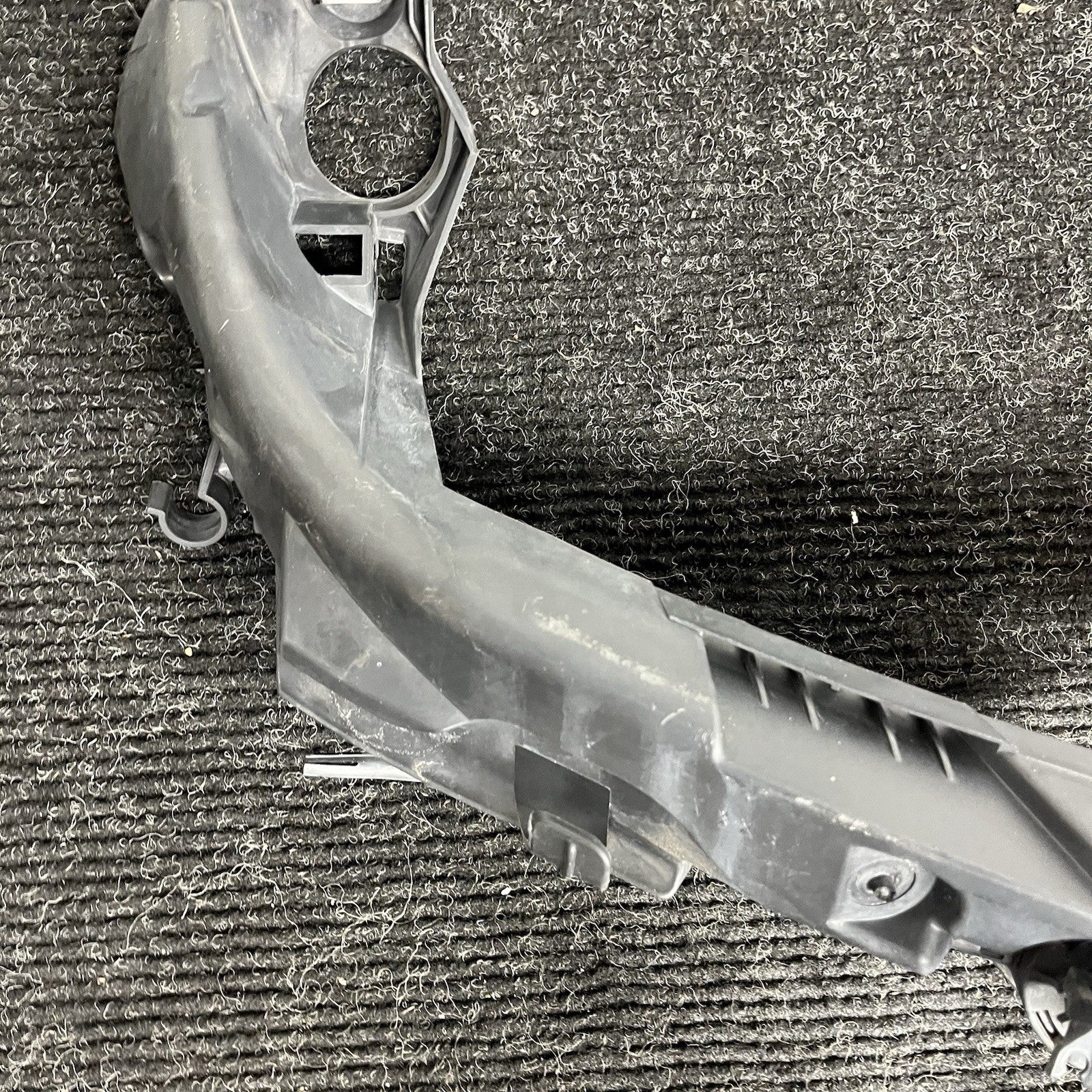 ☑️ 07-10 OEM BMW E92 E93 328 335 Right Passenger Headlight Bracket Carrier Mount