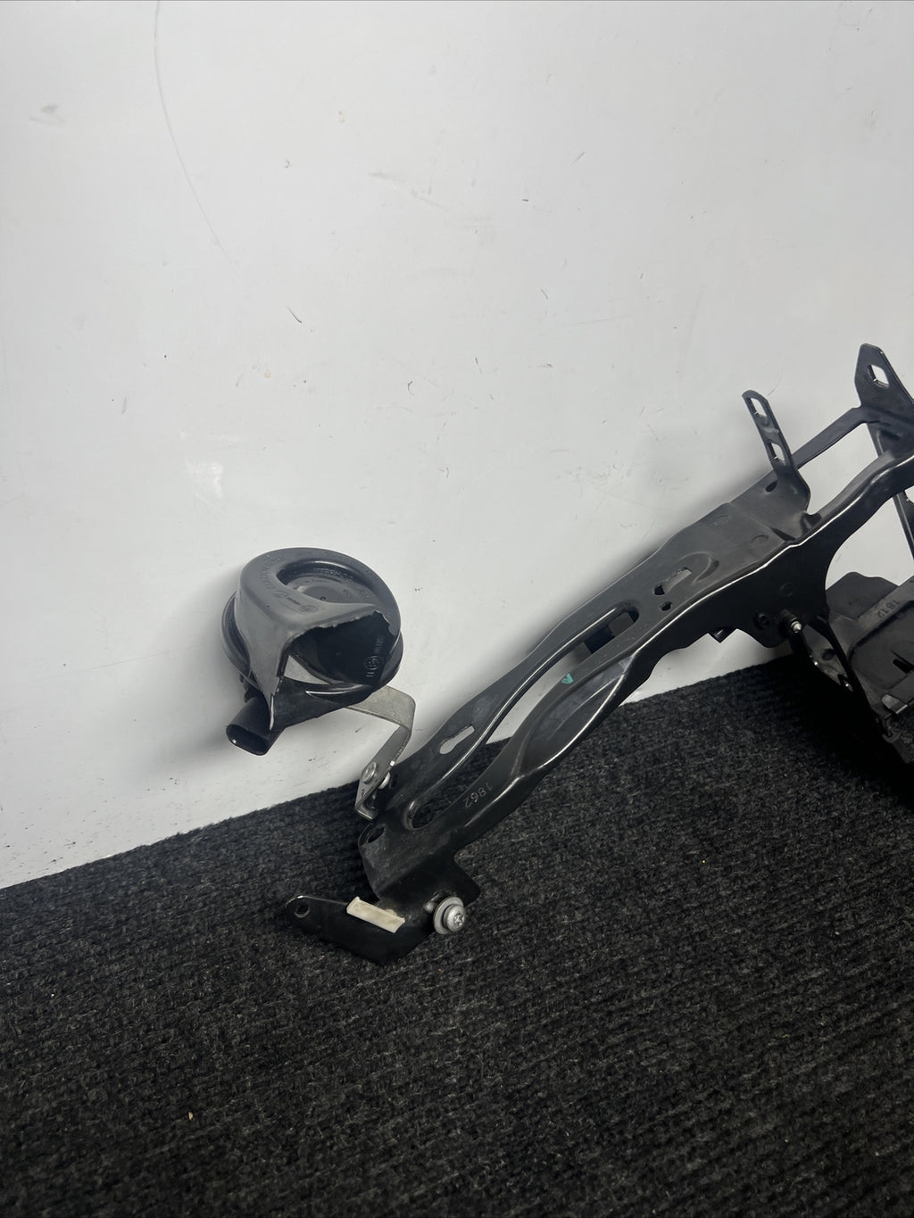 🌟2011-2016 BMW 328XI F30  FRONT LEFT RADIATOR MOUNT BRACKET SUPPORT OEM✅