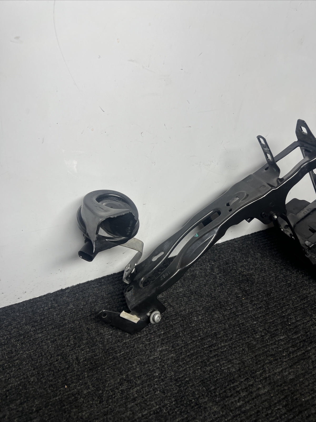 🌟2011-2016 BMW 328XI F30  FRONT LEFT RADIATOR MOUNT BRACKET SUPPORT OEM✅