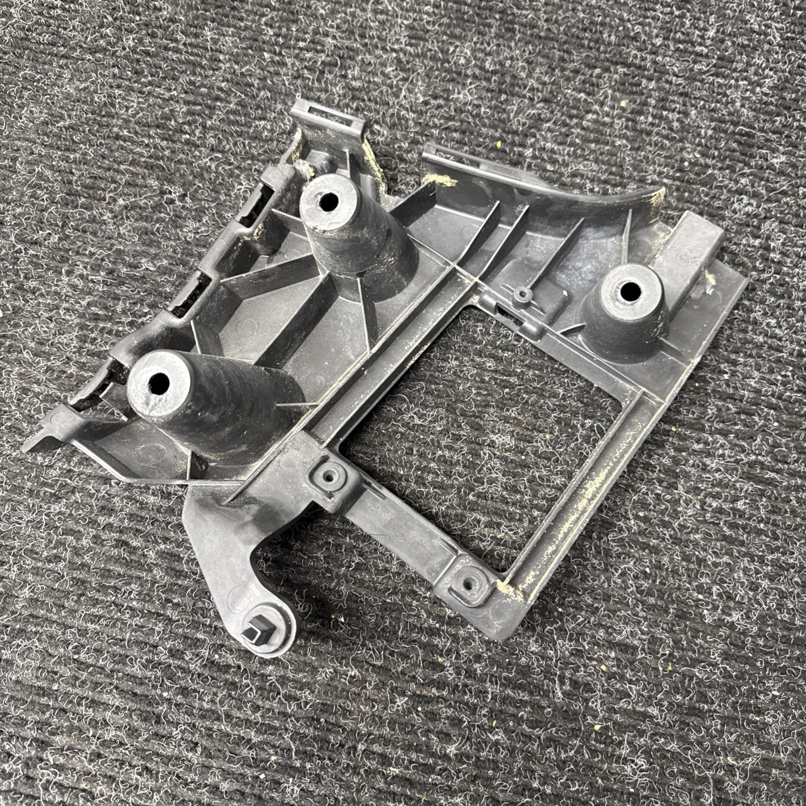 ☑️ 2012-2018 AUDI A6 C7 REAR BUMPER RIGHT SIDE UPPER GUIDE SUPPORT BRACKET OEM