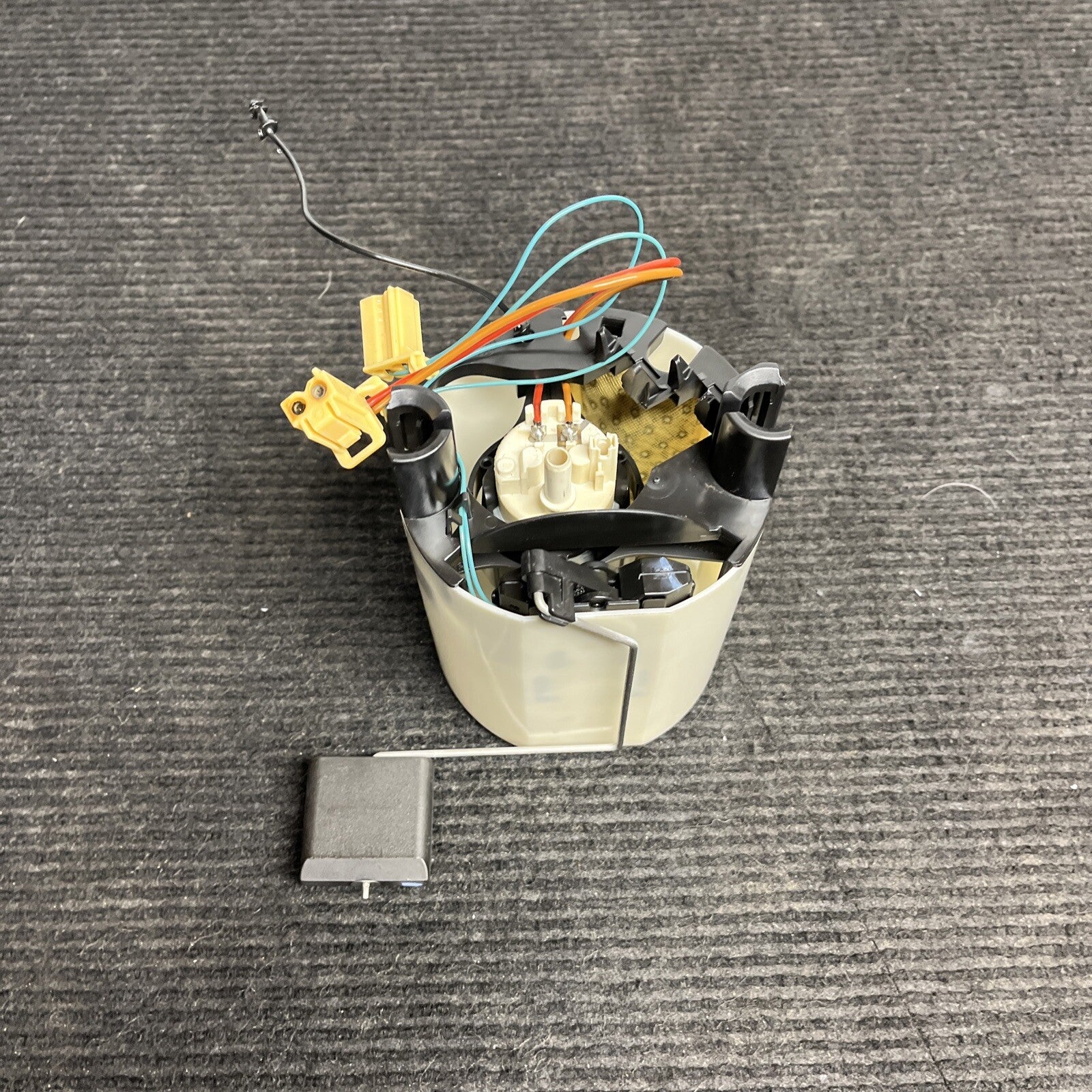 ☑️ 06-13 BMW76k E90 E84 E82 E88 E92 135i 335i X1 Right Fuel Pump Assembly OEM