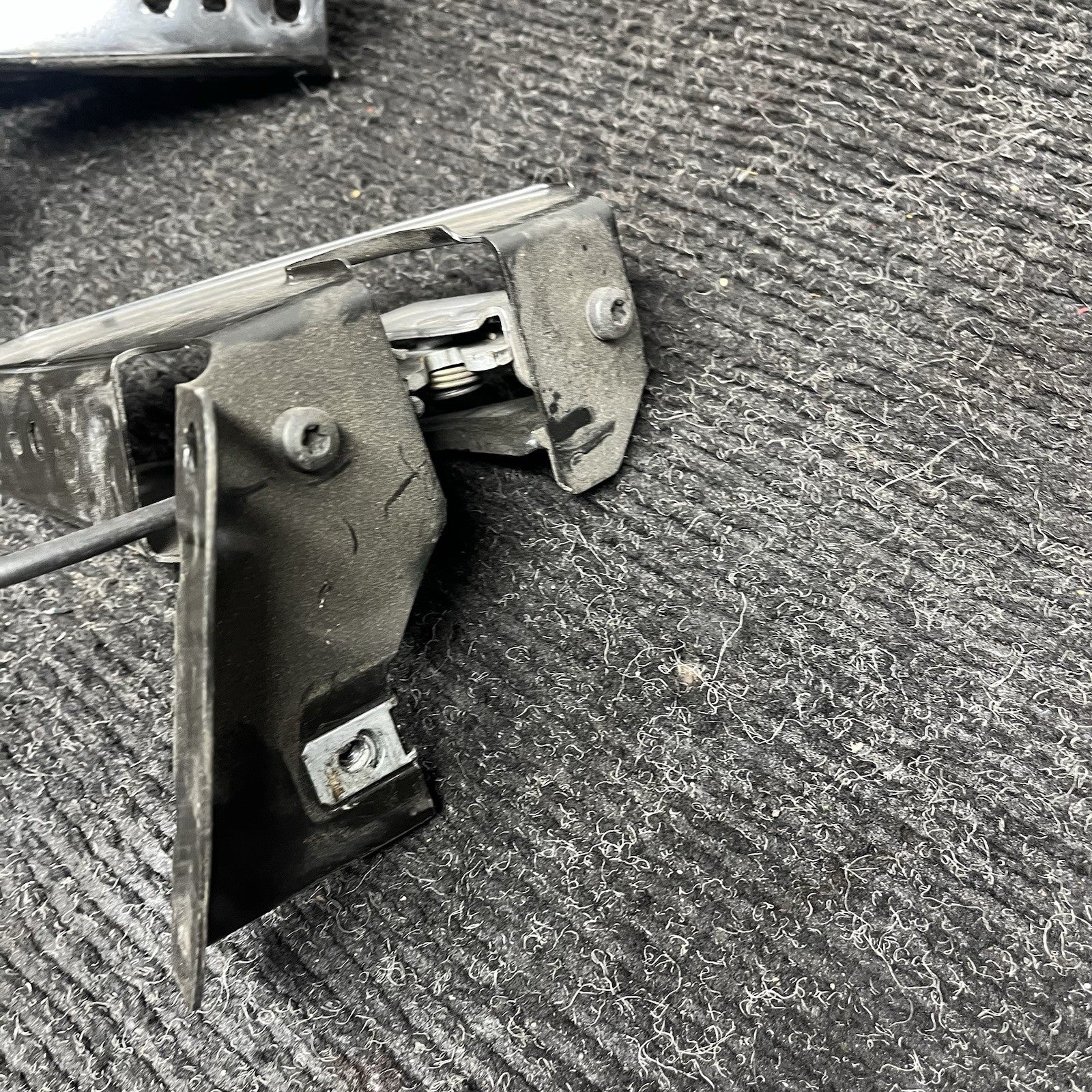 ☑️ 2007-2013 BMW 3 Series Hood Catch Lock Latch BMW E92 335i Coupe RH LH OEM