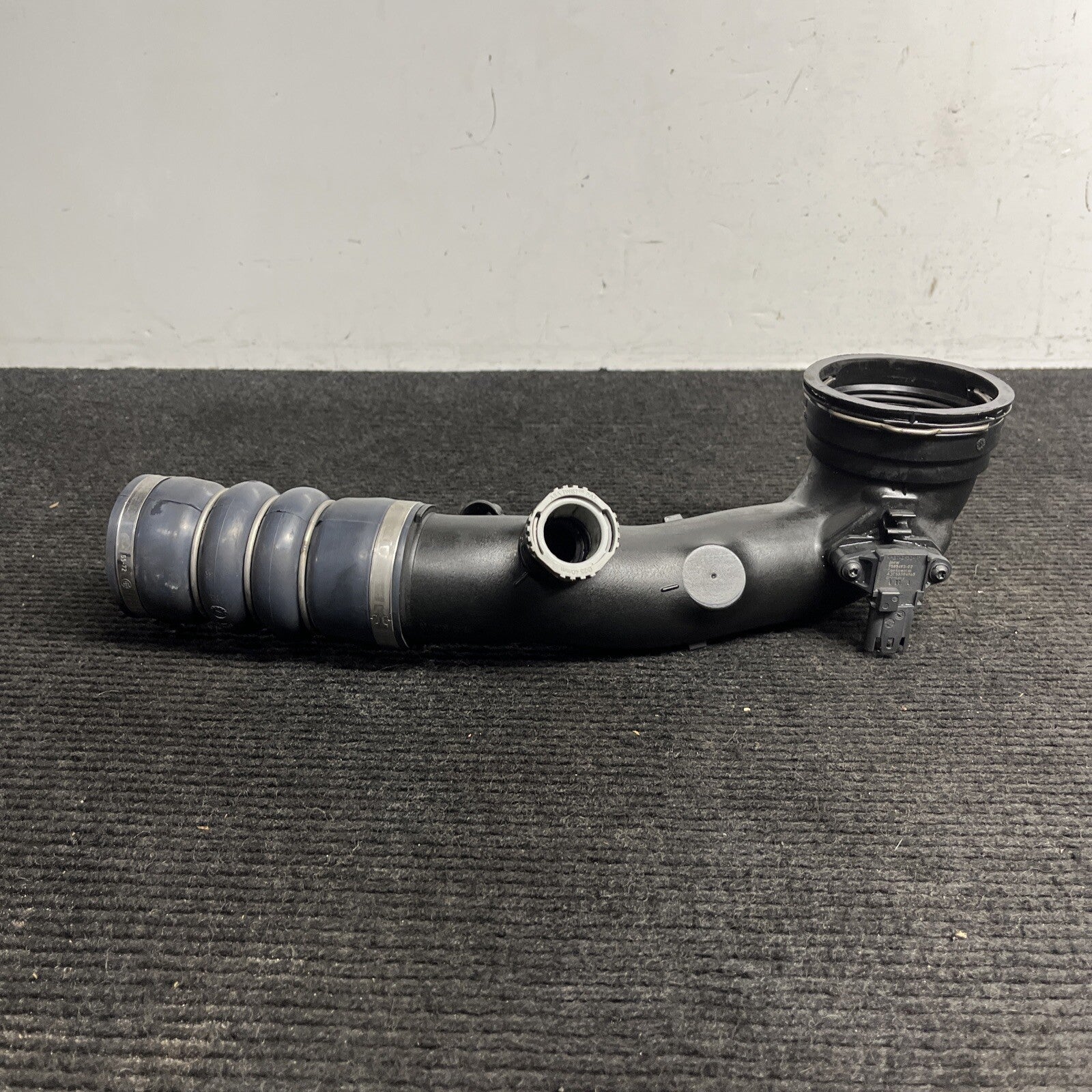 ☑️ 11-16 BMW 40LI 640I 535I UPPER AIR INTAKE DUCT HOSE TUBE PIPE OEM 23557610
