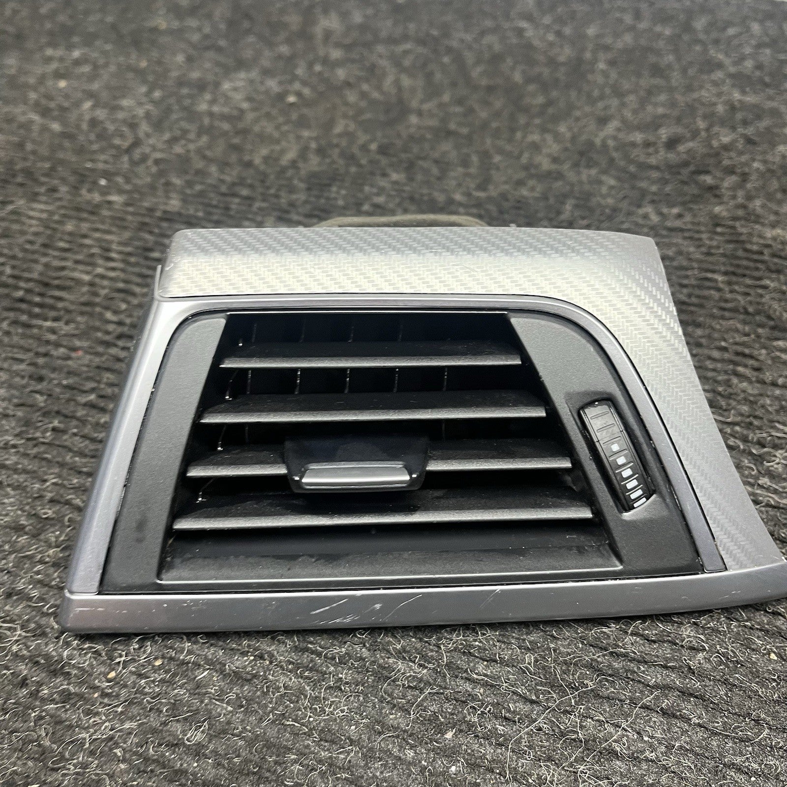 ☑️ 2012-2018 BMW 328i F30 Left Side Carbon Aluminum Air Vent 9218549-11 OEM
