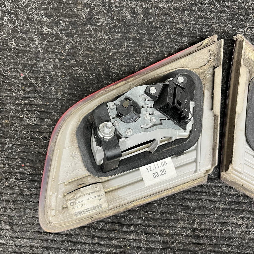 ☑️ 2007-2010 BMW E92 328i 335i COUPE INNER TAIL LIGHT PAIR PRE-LCI OEM NOTE