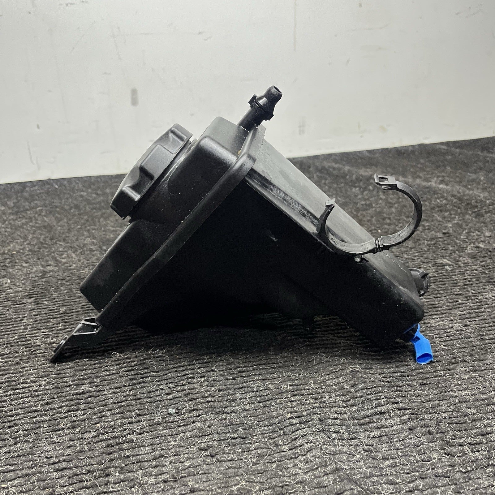 ☑️ 09-11 BMW E90 335d 3.0L Diesel Radiator Expansion Coolant Recovery Bottle OEM