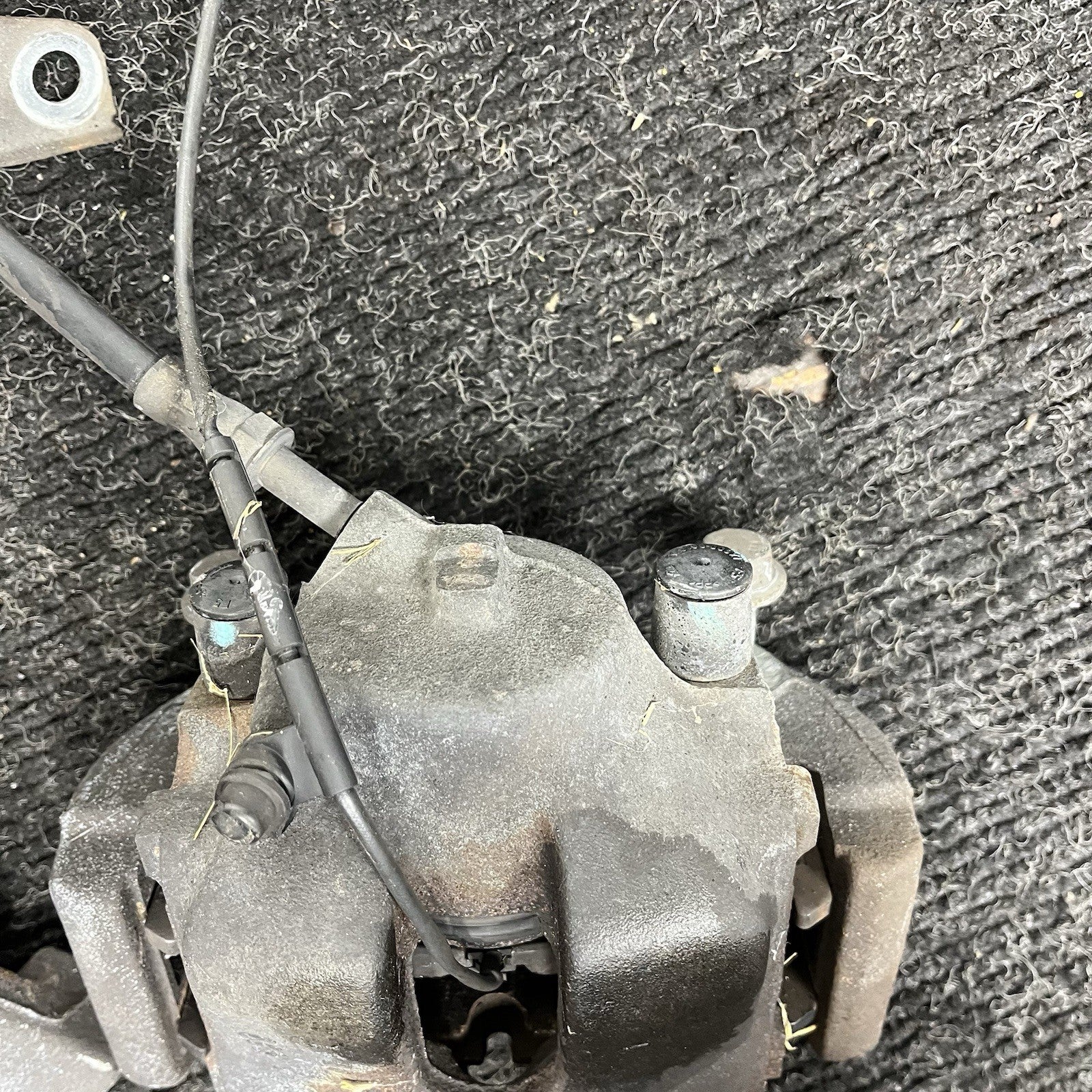 ☑️ 03-05 BMW E85 Z4 RWD SET OF 2 FRONT LEFT & RIGHT BRAKE CALIPER OEM *NOTE*