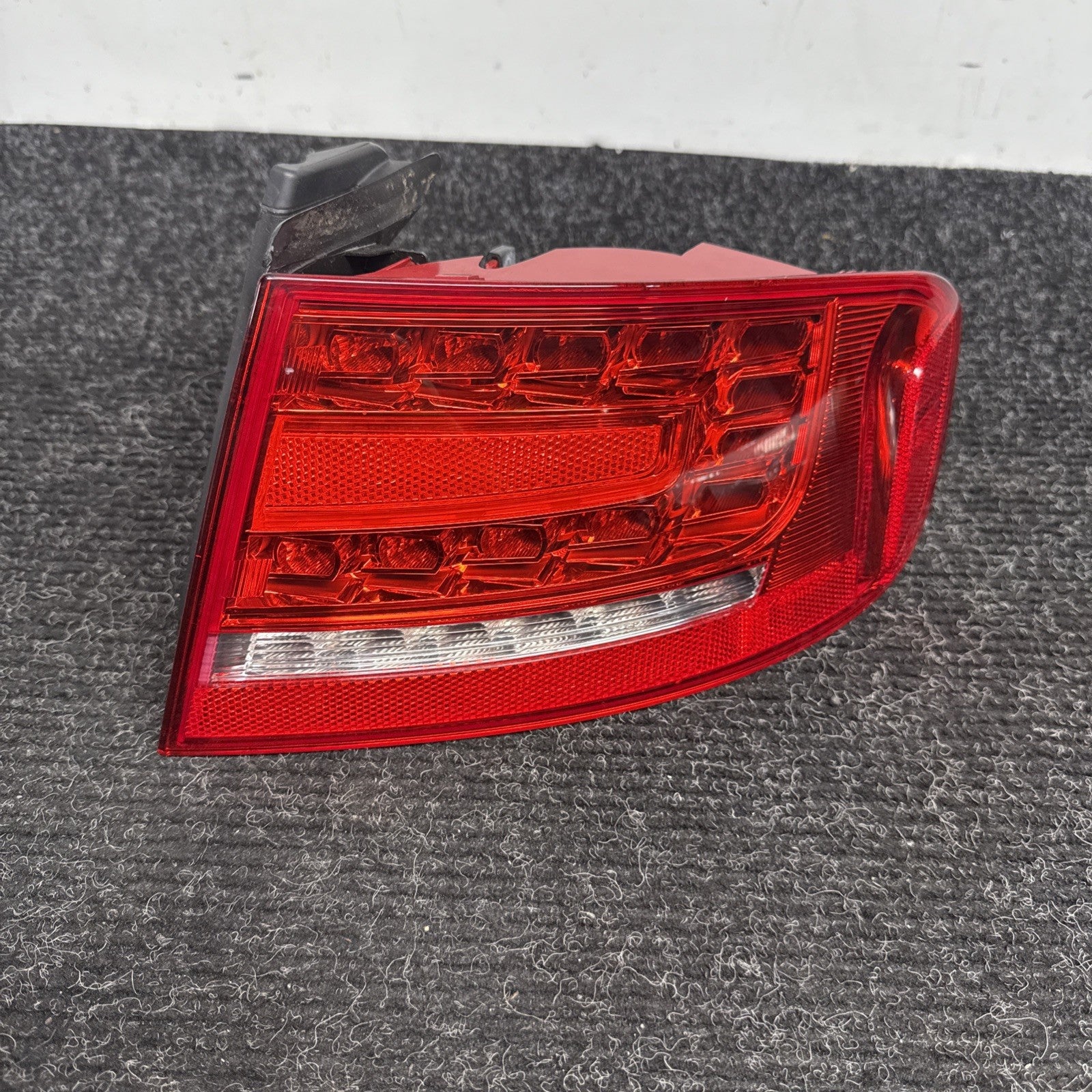☑️ 09-12 Audi A4 Quattro Passenger Right Rear Outer Taillight Light Lamp OEM