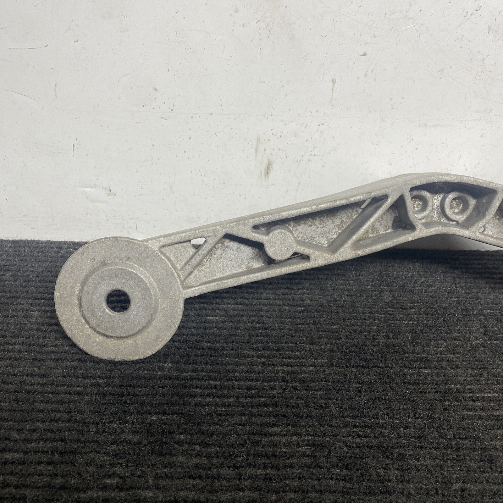 ☑️ 09-16 BMW Z4 E89 54k Miles Rear Suspension Lower Support Bracket Mount OEM