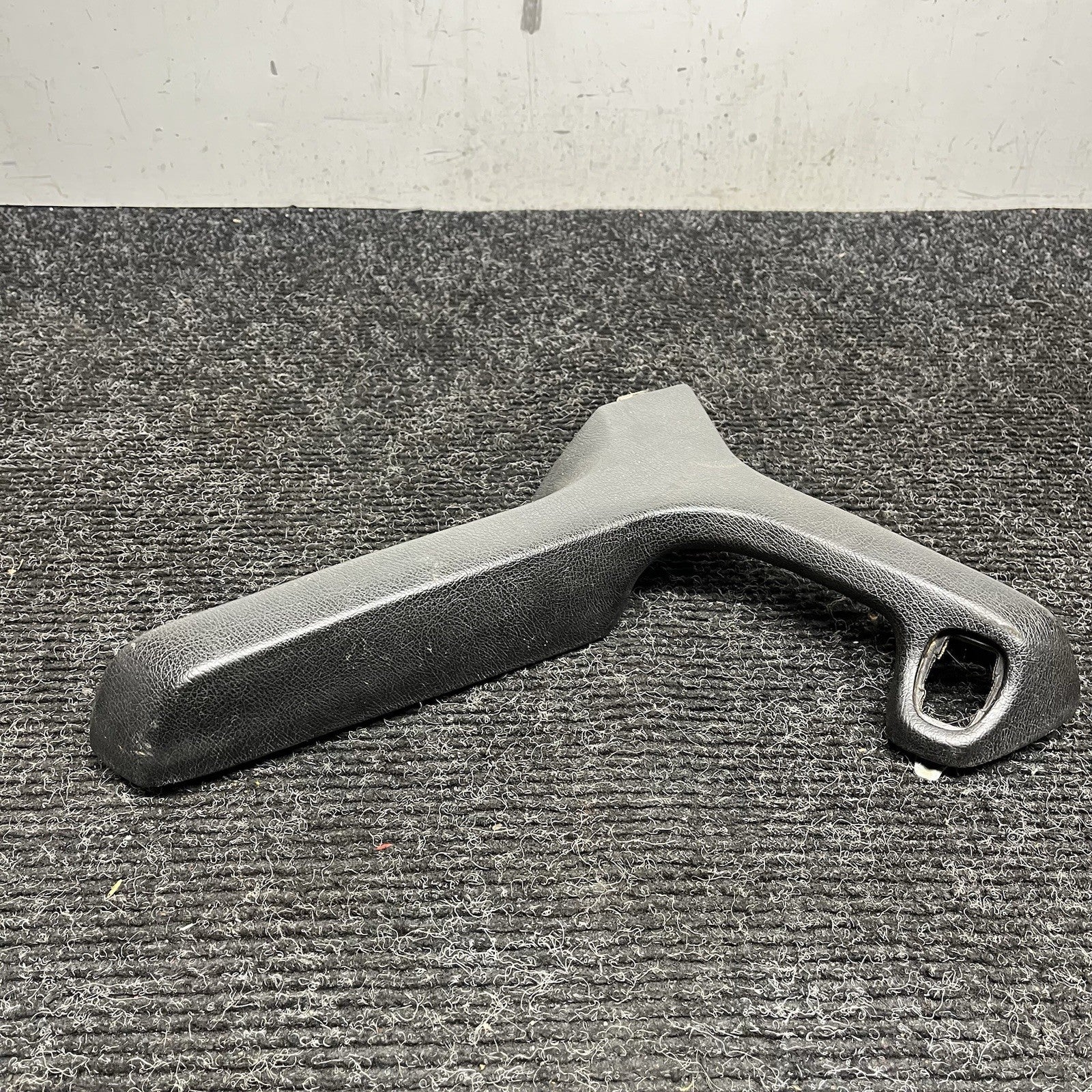 ☑️ BMW E30 3-Series M3 Front Door Armrest Right Passenger Schwarz 1884364