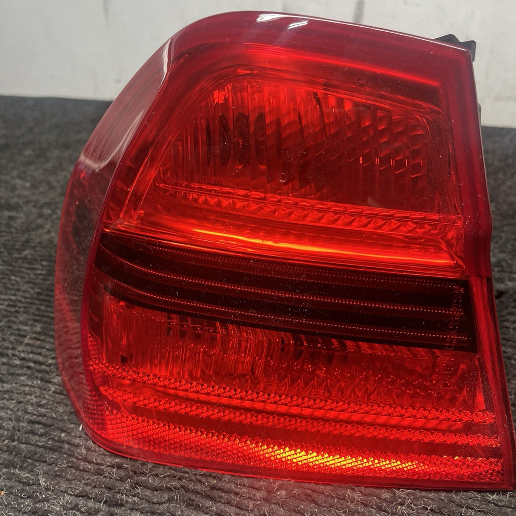 ☑️ 2006-2008 BMW 325I 328I 335I E90 LEFT DRIVER SIDE TAIL LIGHT 7161955 OEM