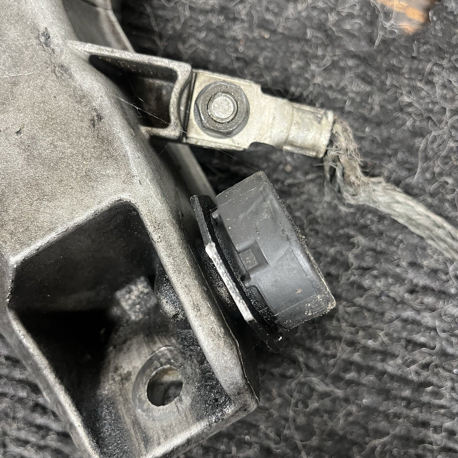 ☑️ BMW E90 E91 E92 Engine Mount Bracket Left N54 6760317 Motor Mount Bracket
