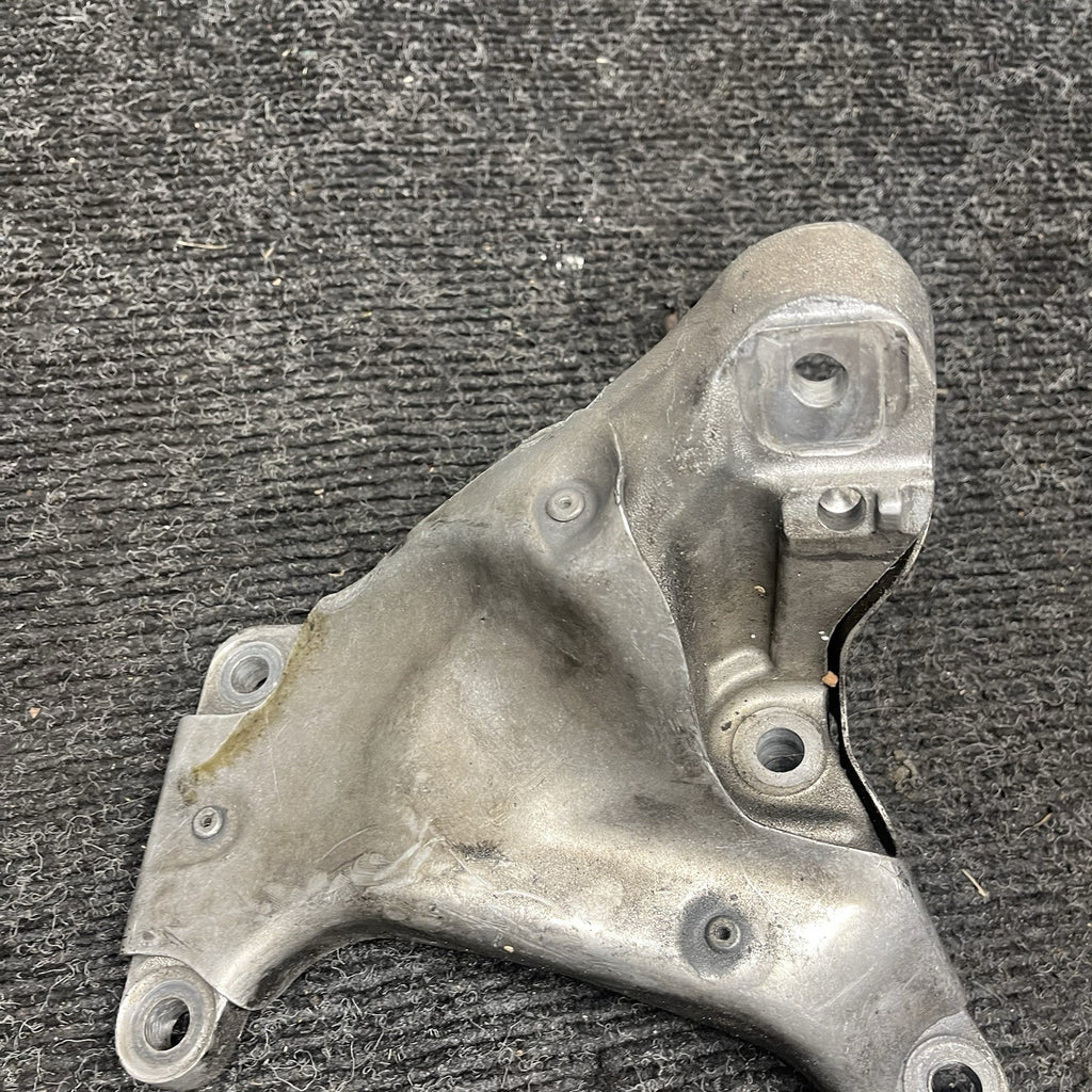 07-11 BMW E82 E88 E90 E92 135I 335I N54 Z4 RIGHT PASSENGER ENGINE MOUNT BRACKET