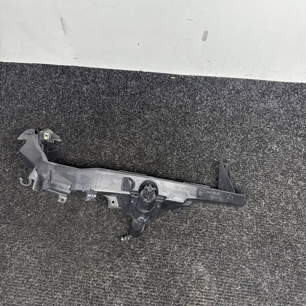 ☑️ 09-11 BMW E90 335 LCI Right Passenger Headlight Arm Bracket Mount Plastic