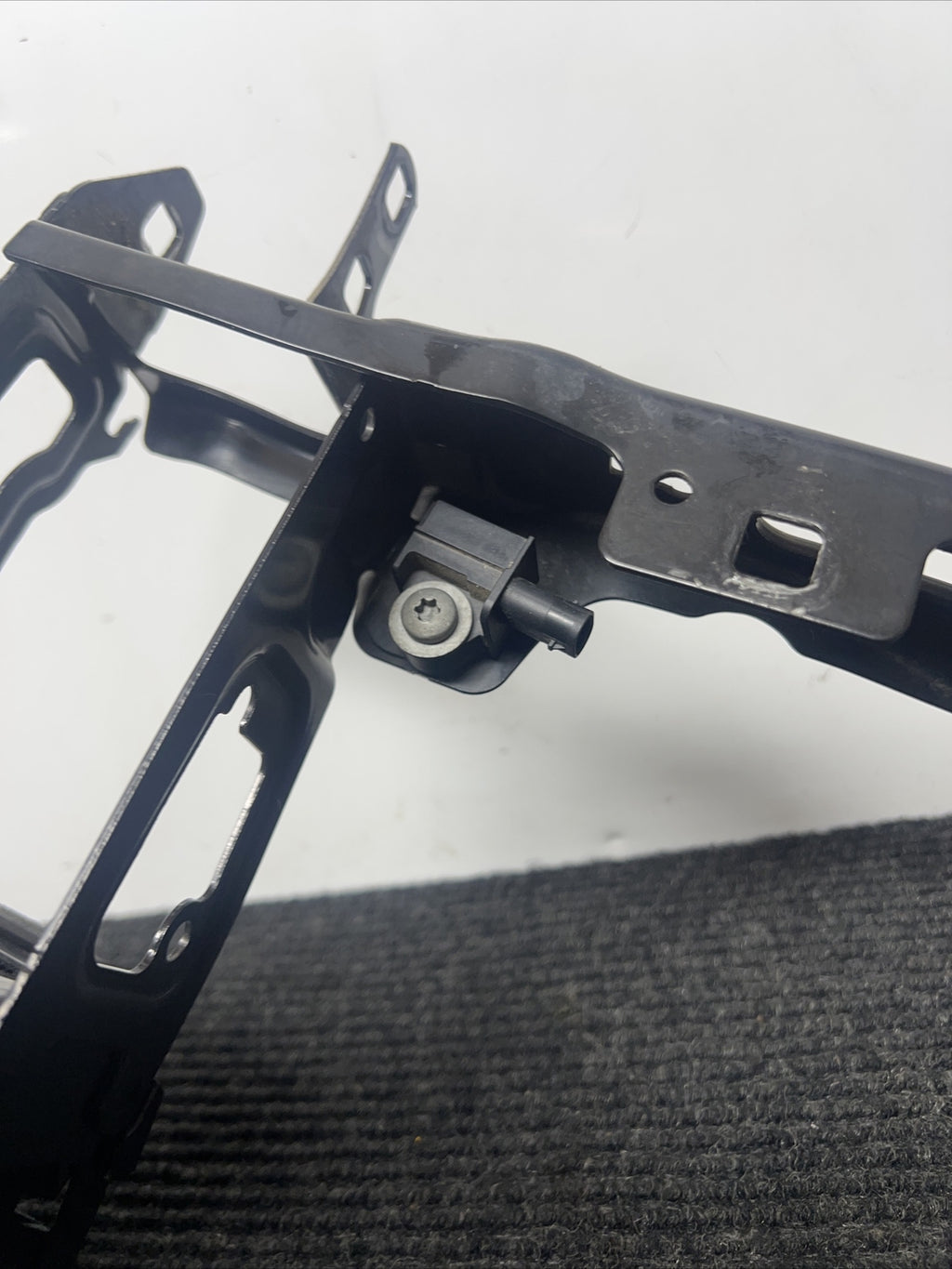 🌟2011-2016 BMW 328XI F30  FRONT LEFT RADIATOR MOUNT BRACKET SUPPORT OEM✅