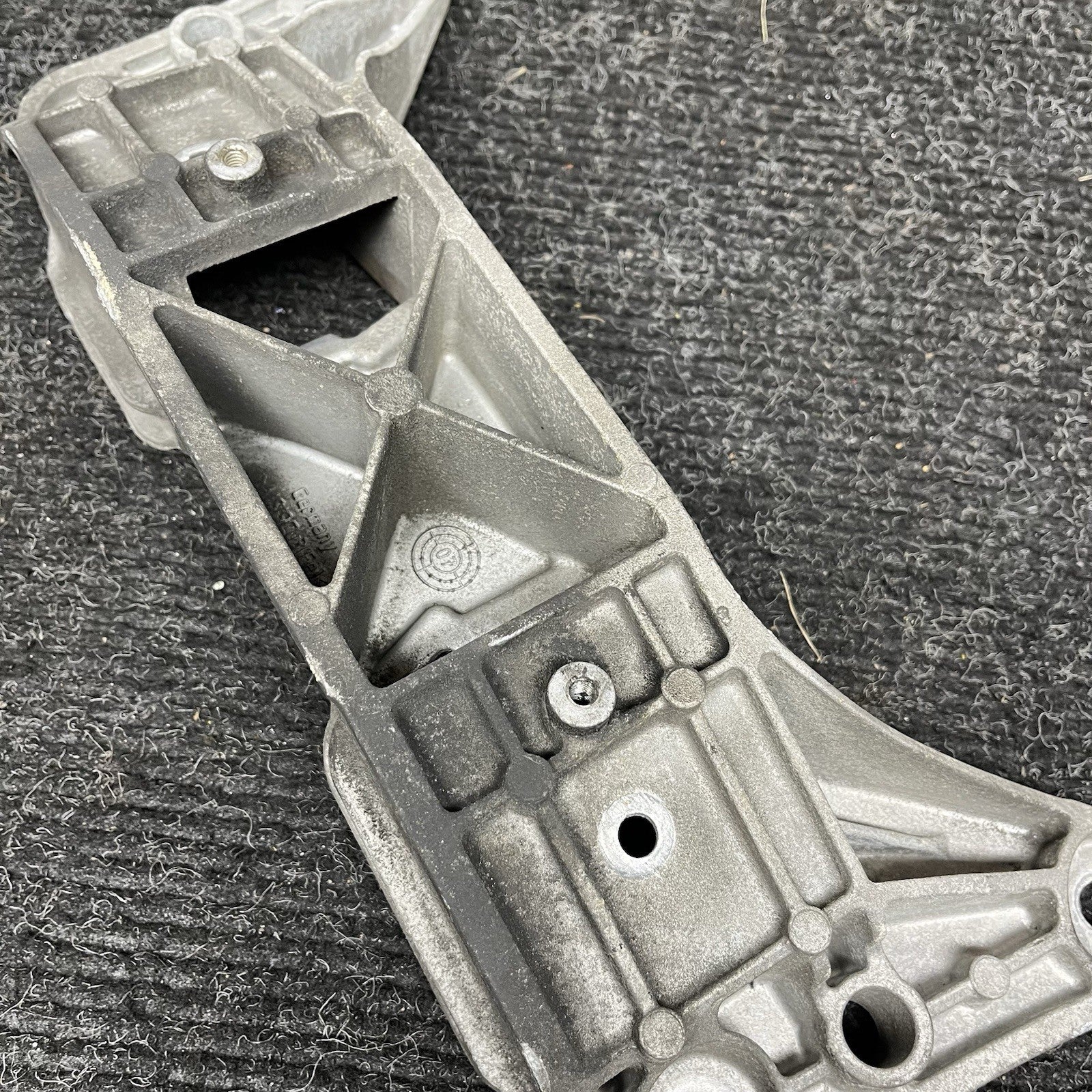 ☑️ 08-13 OEM BMW E90 E92 E93 M3 DCT Transmission Mount Bracket Support Gearbox