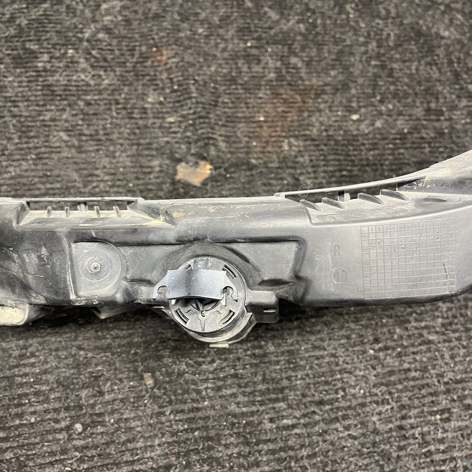 ☑️ 07-10 OEM BMW E92 E93 328 335 Right Passenger Headlight Bracket Carrier Mount