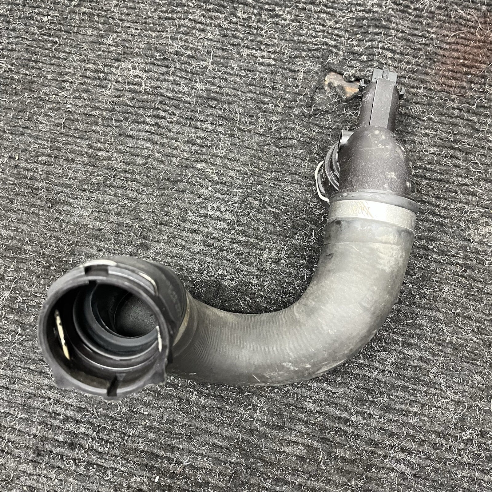 ☑️ 08-13 BMW E90 E82 Front Radiator Lower Coolant Inlet Hose Pipe 7532493 OEM