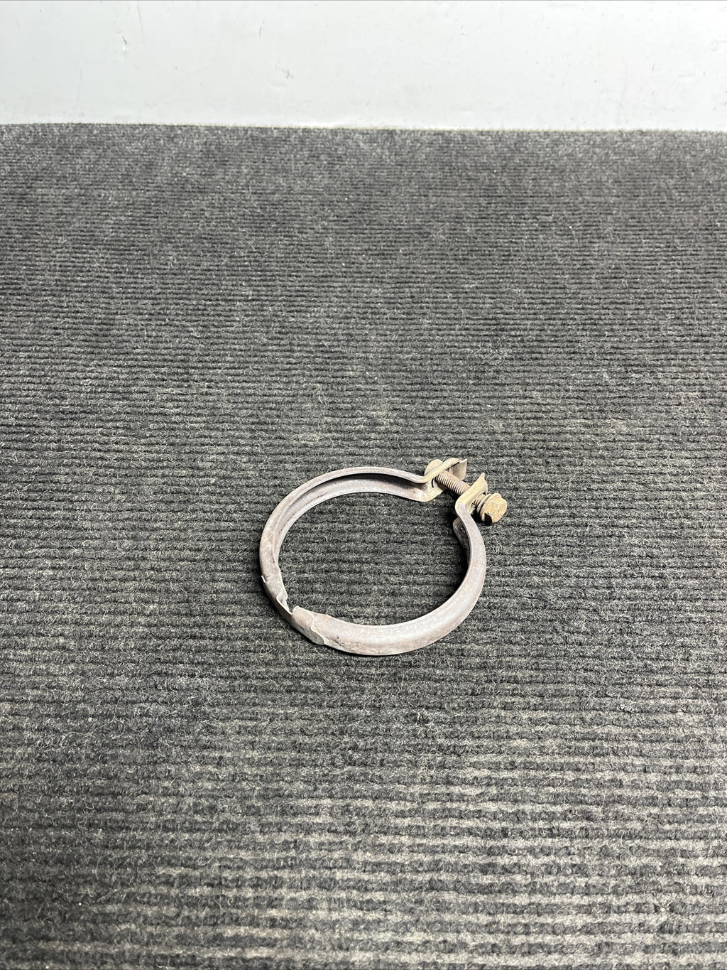 ☑️ 2008-2013 BMW 135I - OEM Exhaust Clamp 7553602