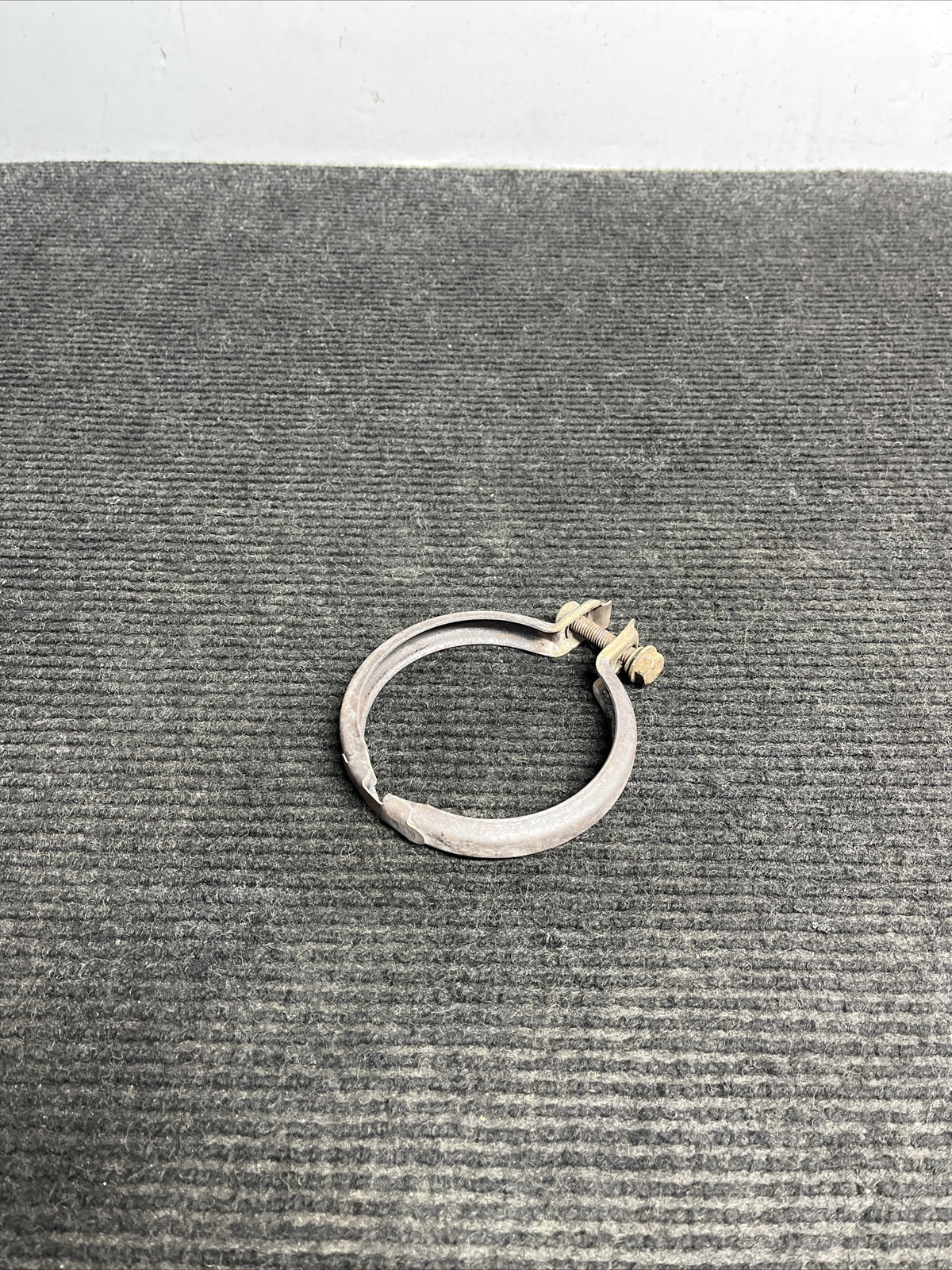 ☑️ 2008-2013 BMW 135I - OEM Exhaust Clamp 7553602