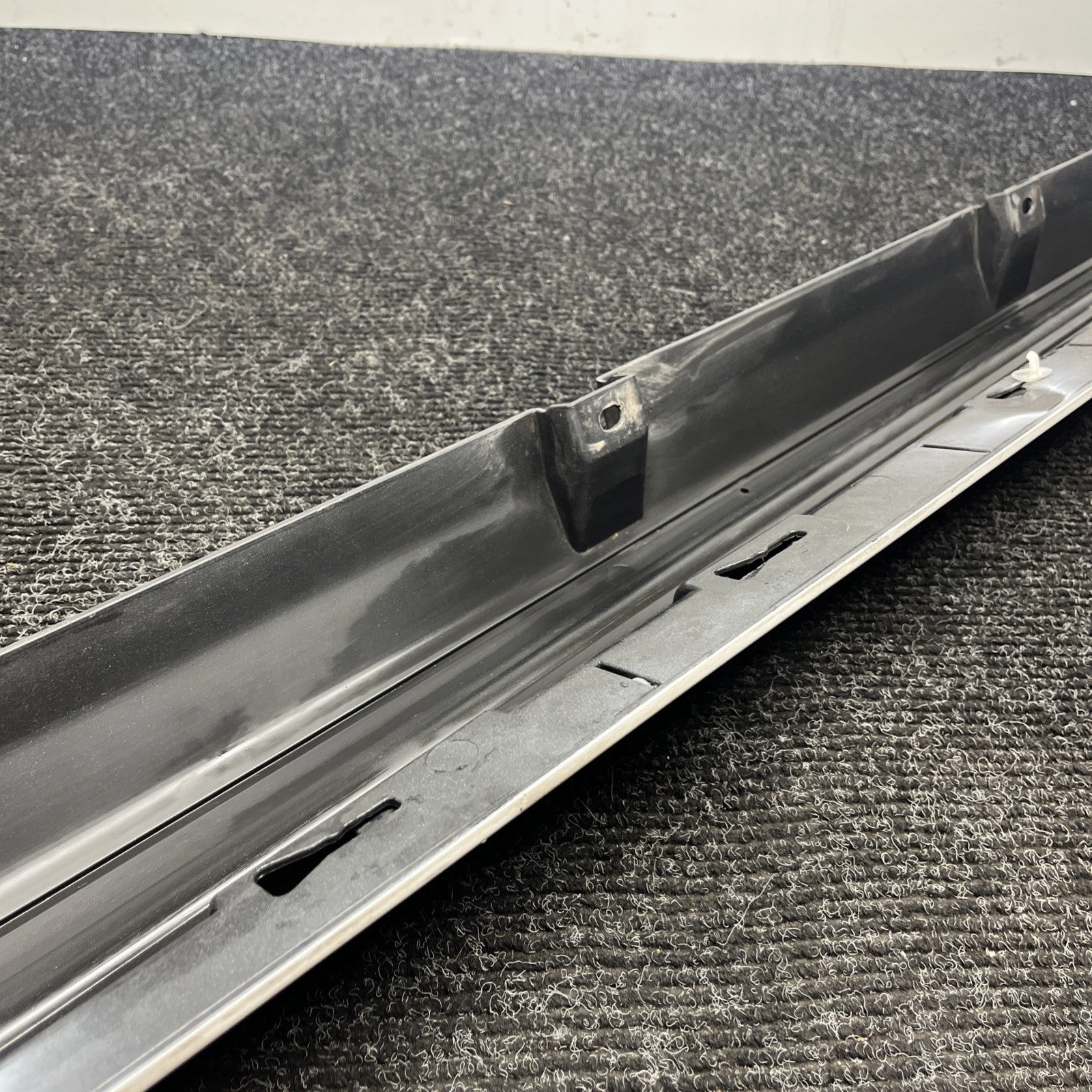 ☑️ 2014 - 2024 MASERATI GHIBLI RIGHT SIDE ROCKER MOLDING COVER PANEL OEM WHITE