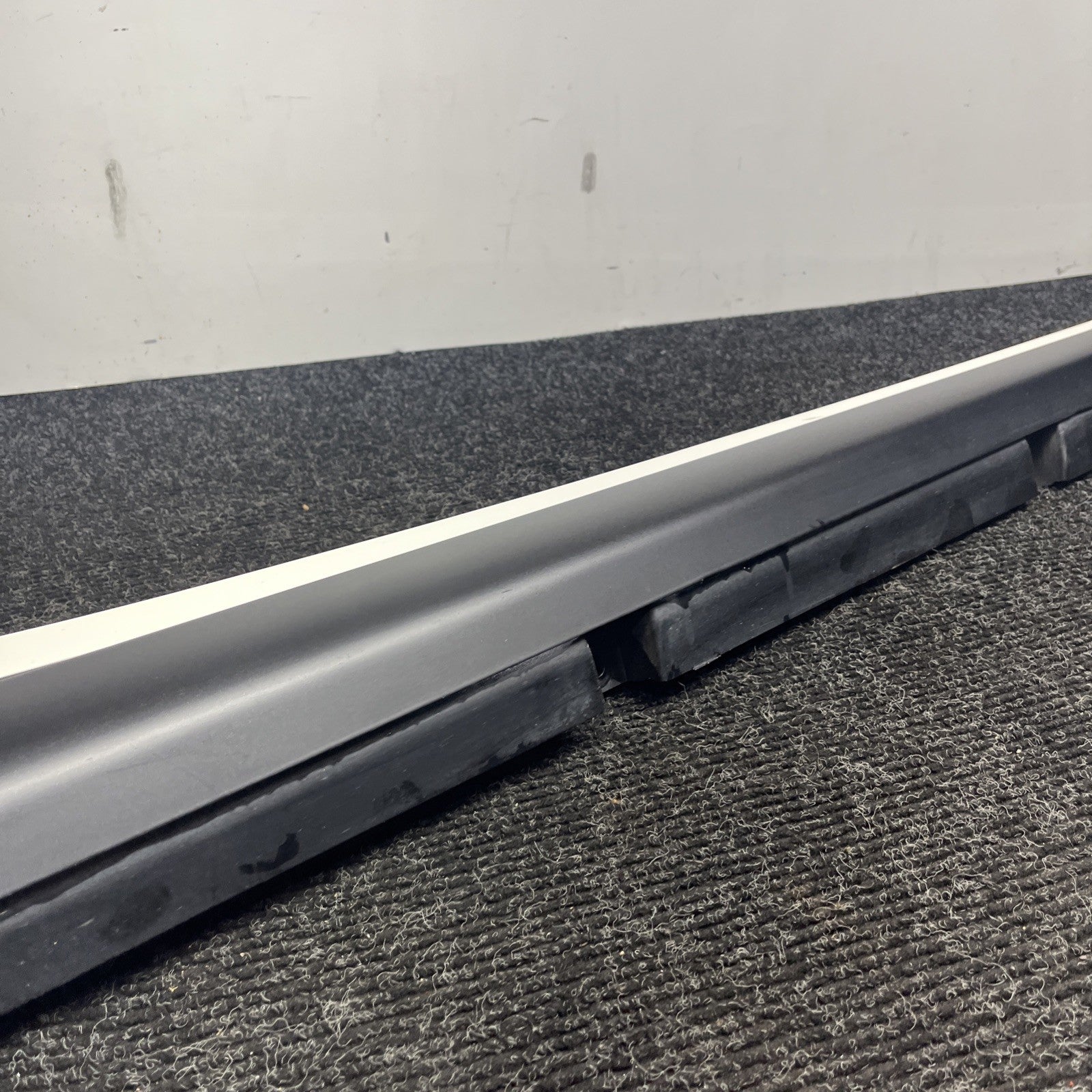 ☑️ 2014 - 2024 MASERATI GHIBLI RIGHT SIDE ROCKER MOLDING COVER PANEL OEM WHITE