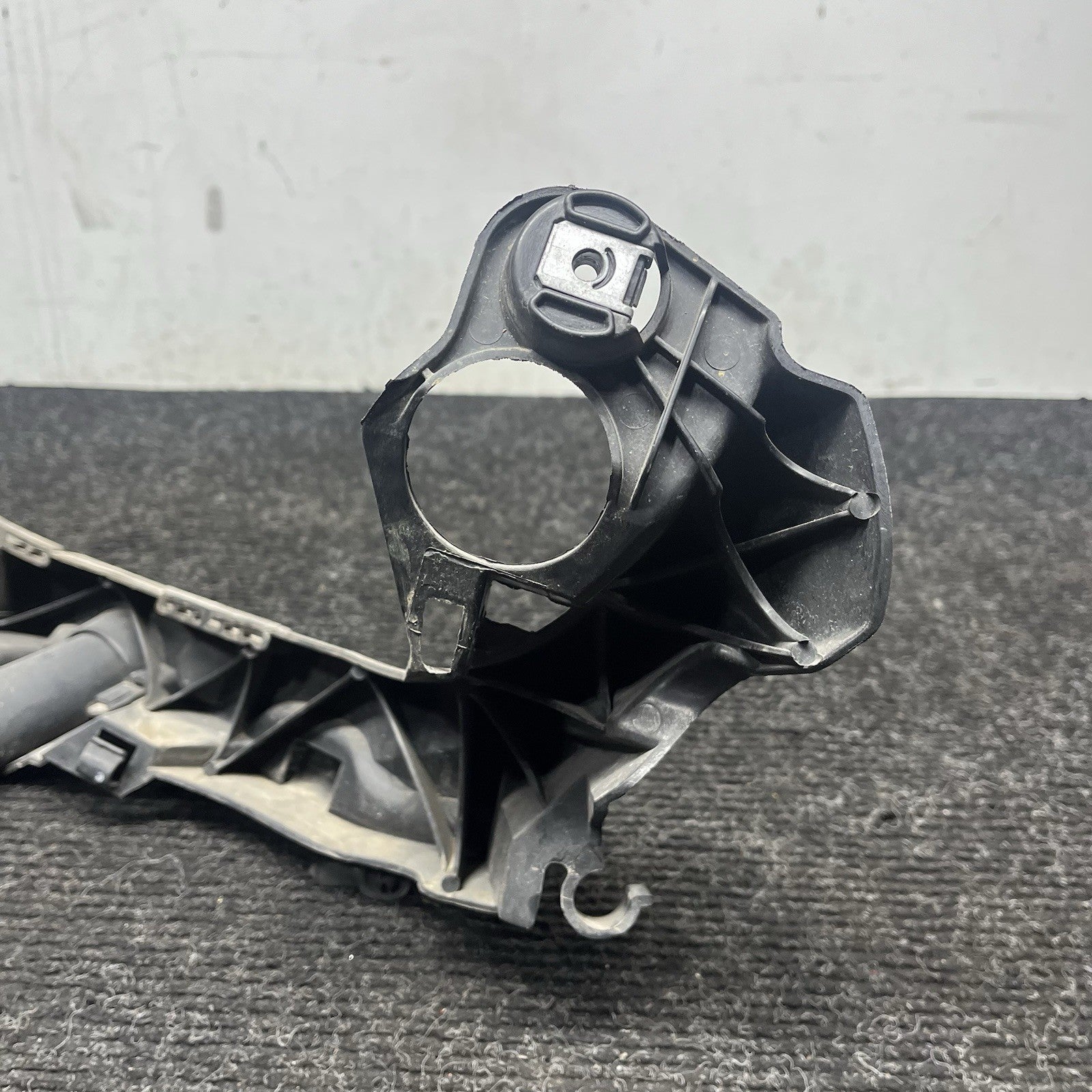 ☑️ 07-10 OEM BMW E92 E93 328 335 Right Passenger Headlight Bracket Carrier Mount
