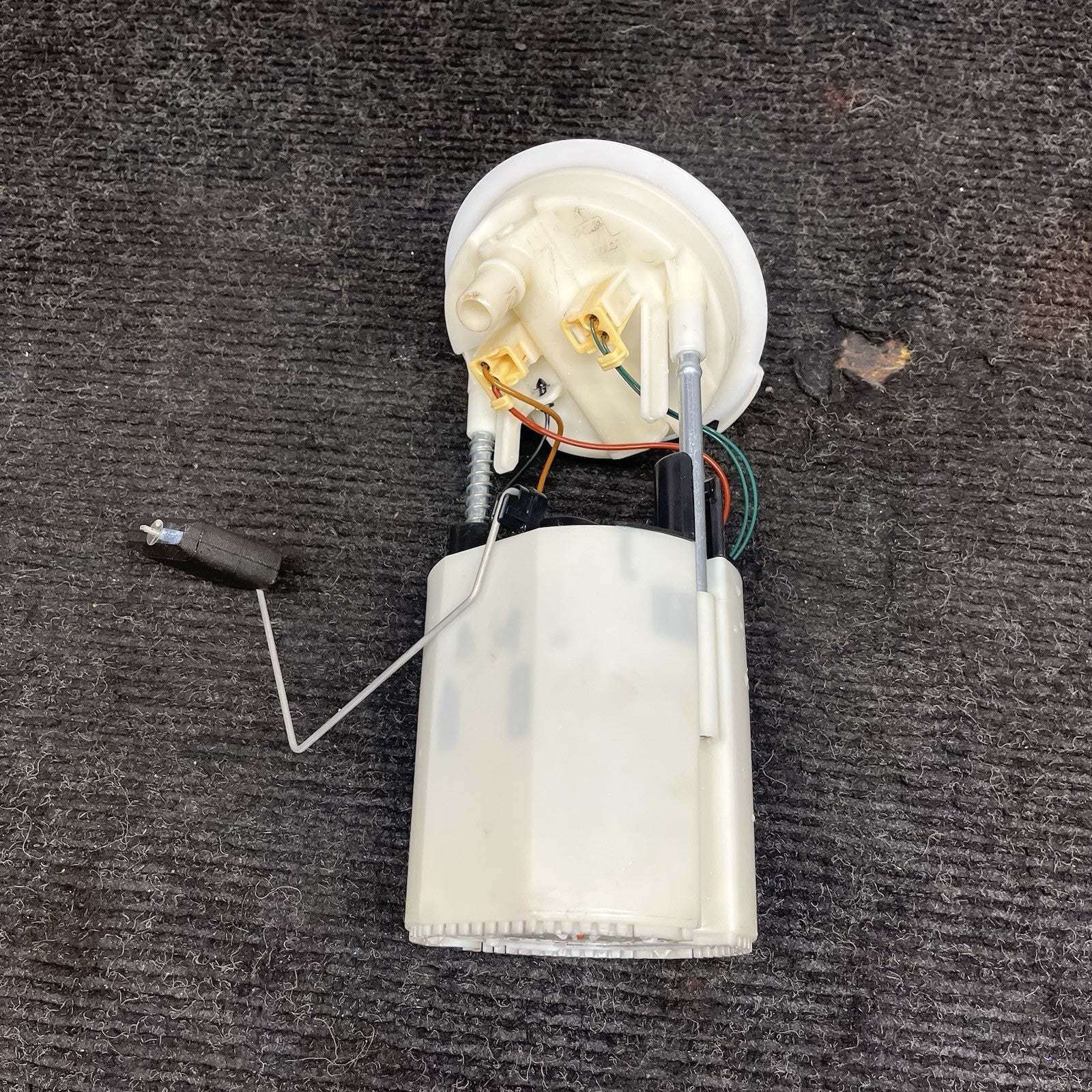 ☑️ 06-13 BMW E82 E88 E90 E91 E92 E93 135I 335I Fuel Pump OEM