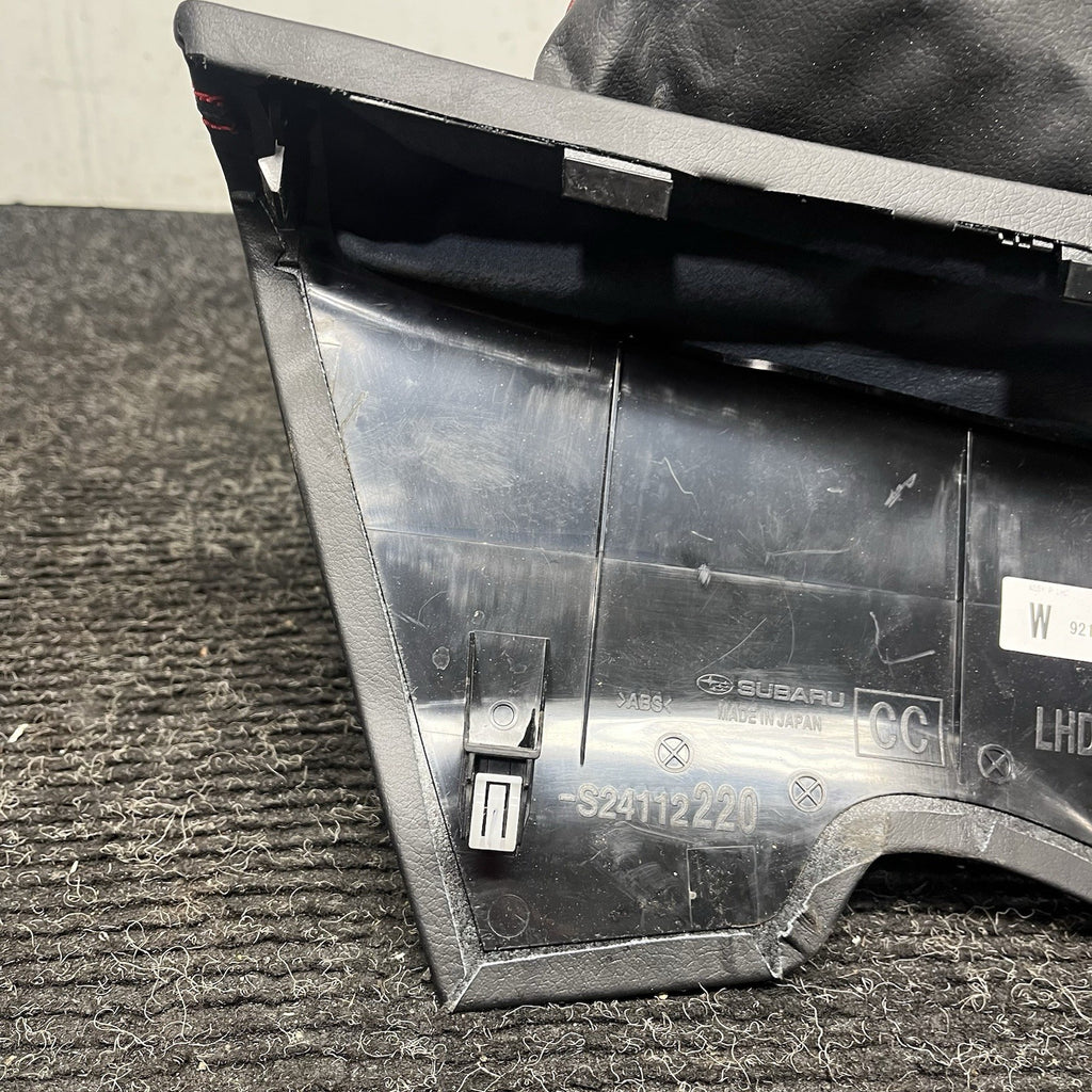 ☑️ 2022-2025 TOYOTA GR86 BRZ CONSOLE SHIFTER TOP BEZEL TRIM PANEL BRAKE BOOT OEM