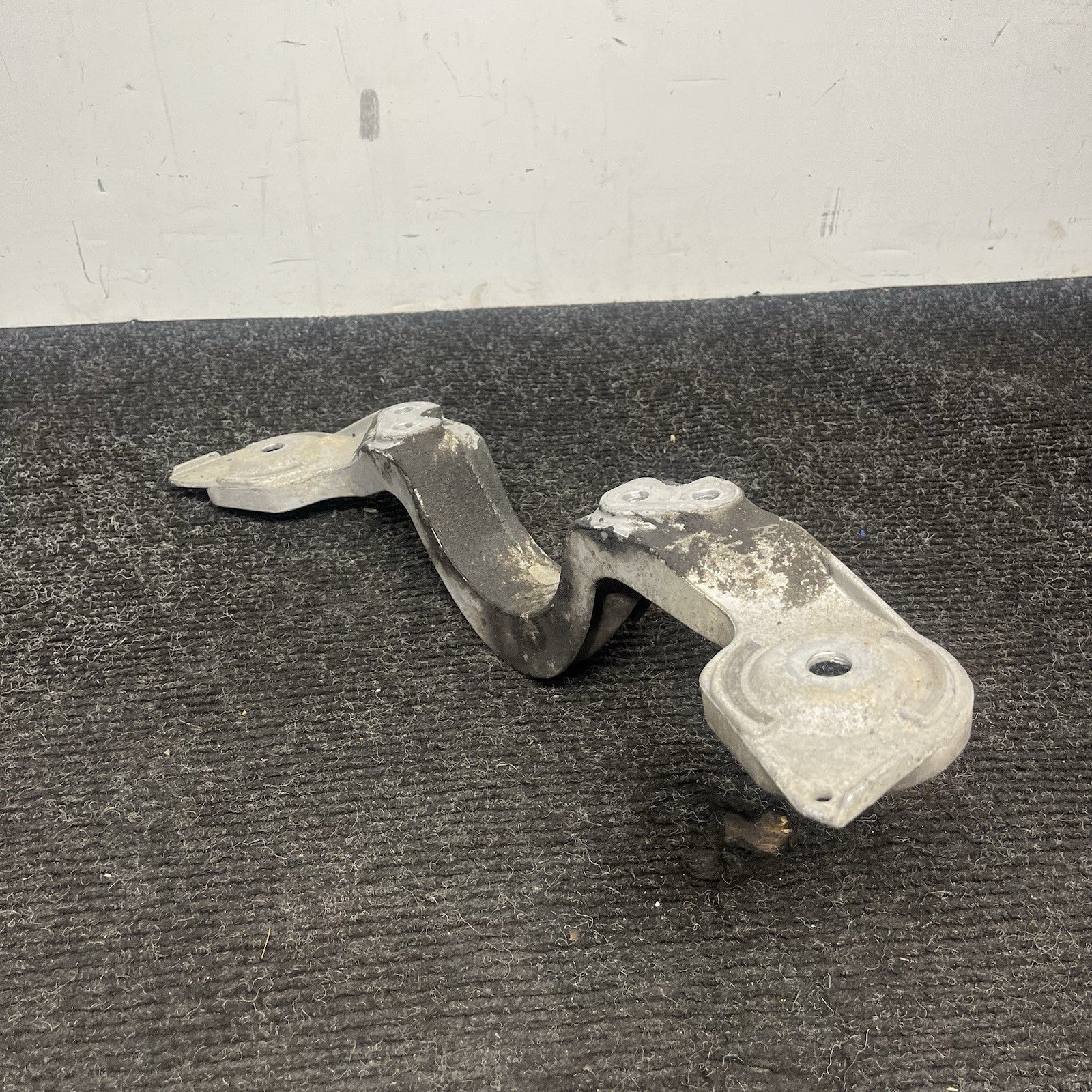 ☑️ 2001-2005 BMW 330ci 330i E46 RWD REAR DIFFERENTIAL MOUNT SUPPORT BRACKET OEM