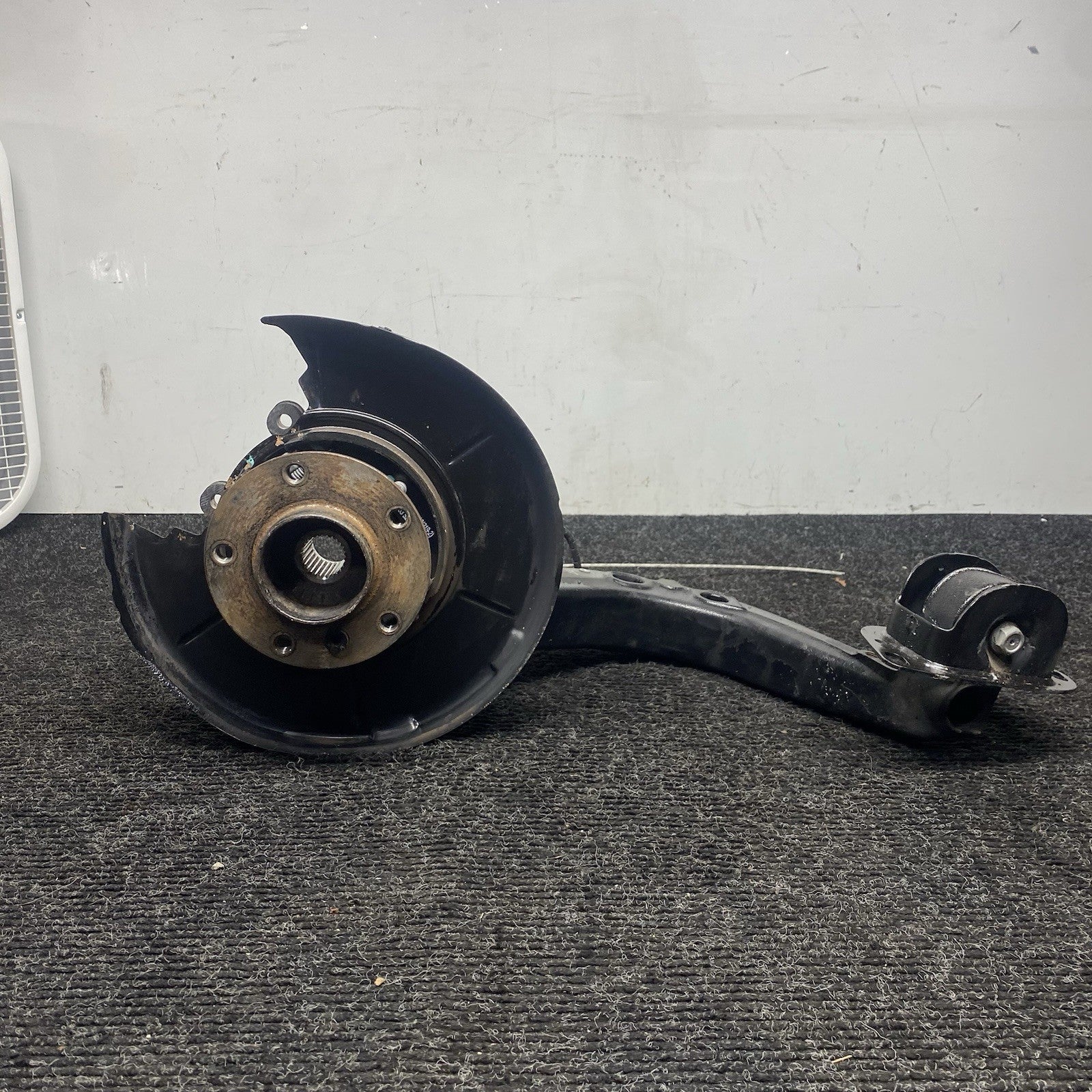 ☑️ 03-08 BMW E85 E86 Z4 Rear Right Passen Side Spindle Knuckle Hub w/ Shield OEM
