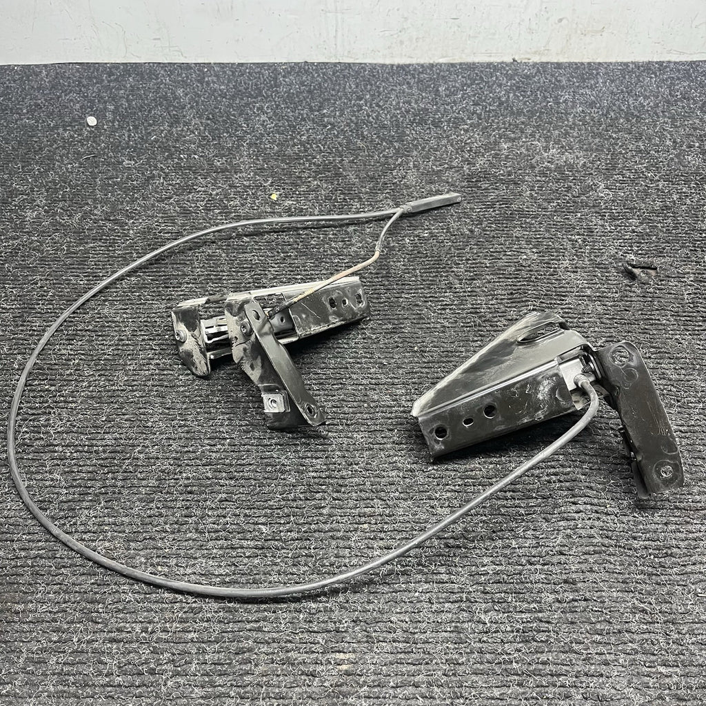 ☑️ 2007-2013 BMW 3 Series Hood Catch Lock Latch BMW E92 335i Coupe RH LH OEM