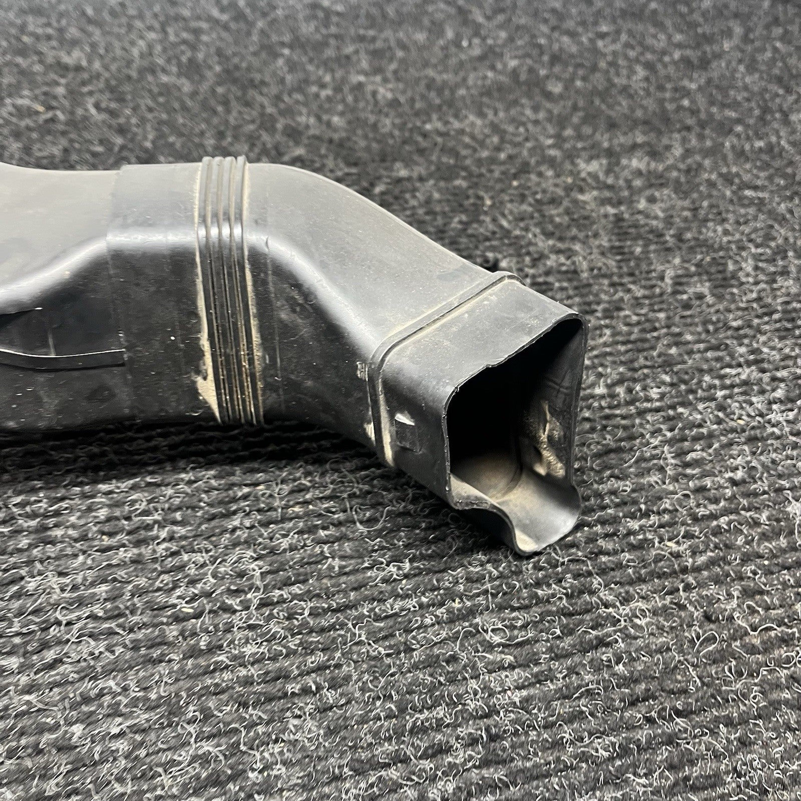 ☑️ 01-06 BMW E46 325i 325ci 330i 330ci 330xi Upper Radiator Air Duct OEM *NOTE*